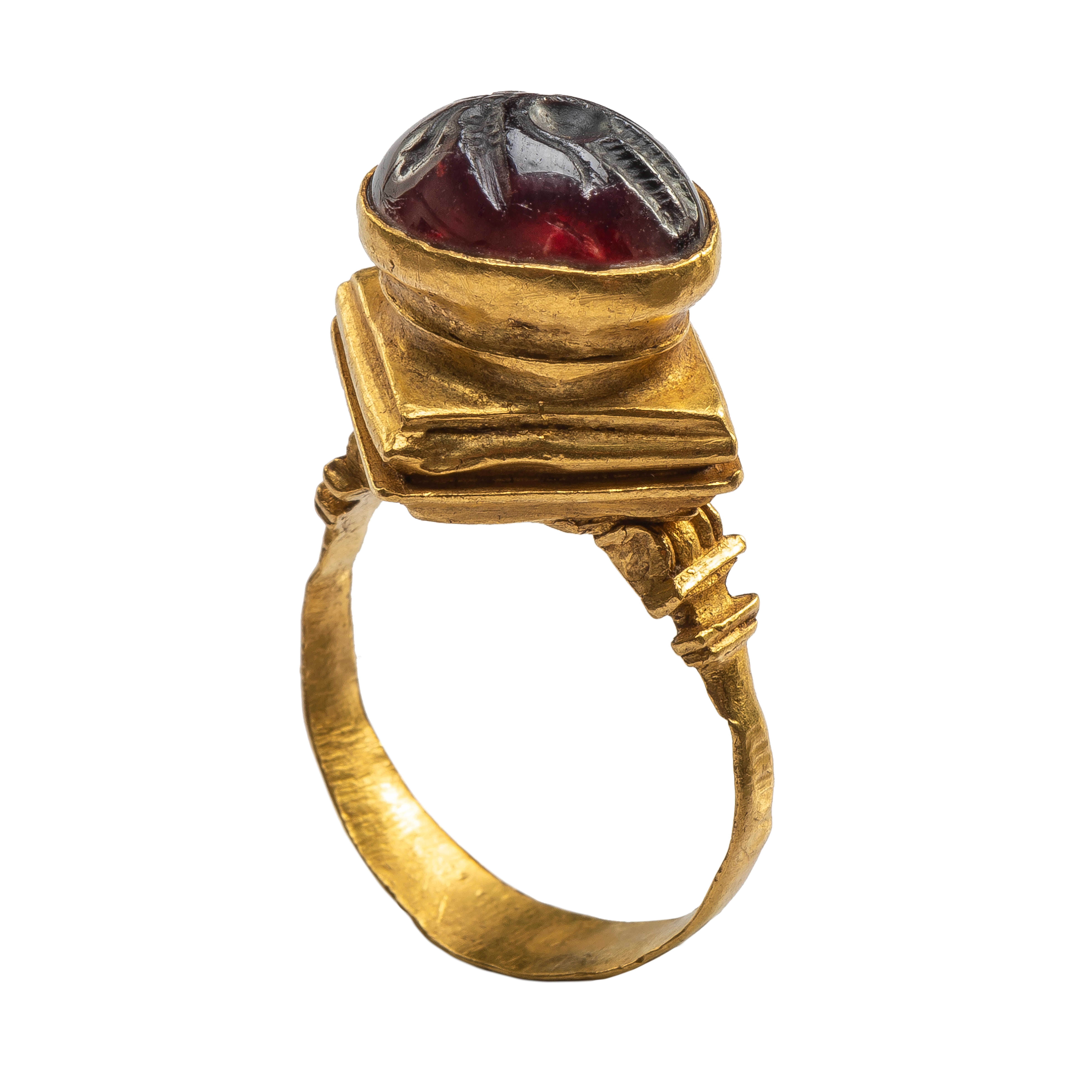 Gold Hellenistic Ring with Garnet Intaglio In Good Condition In Chicago, IL
