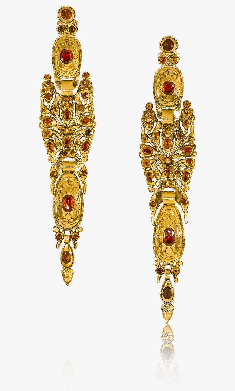 Antique Cushion Cut Gold & Hessonite Garnet Pendeloque Style Earrings; Iberian; Spain; Ca 1780 For Sale