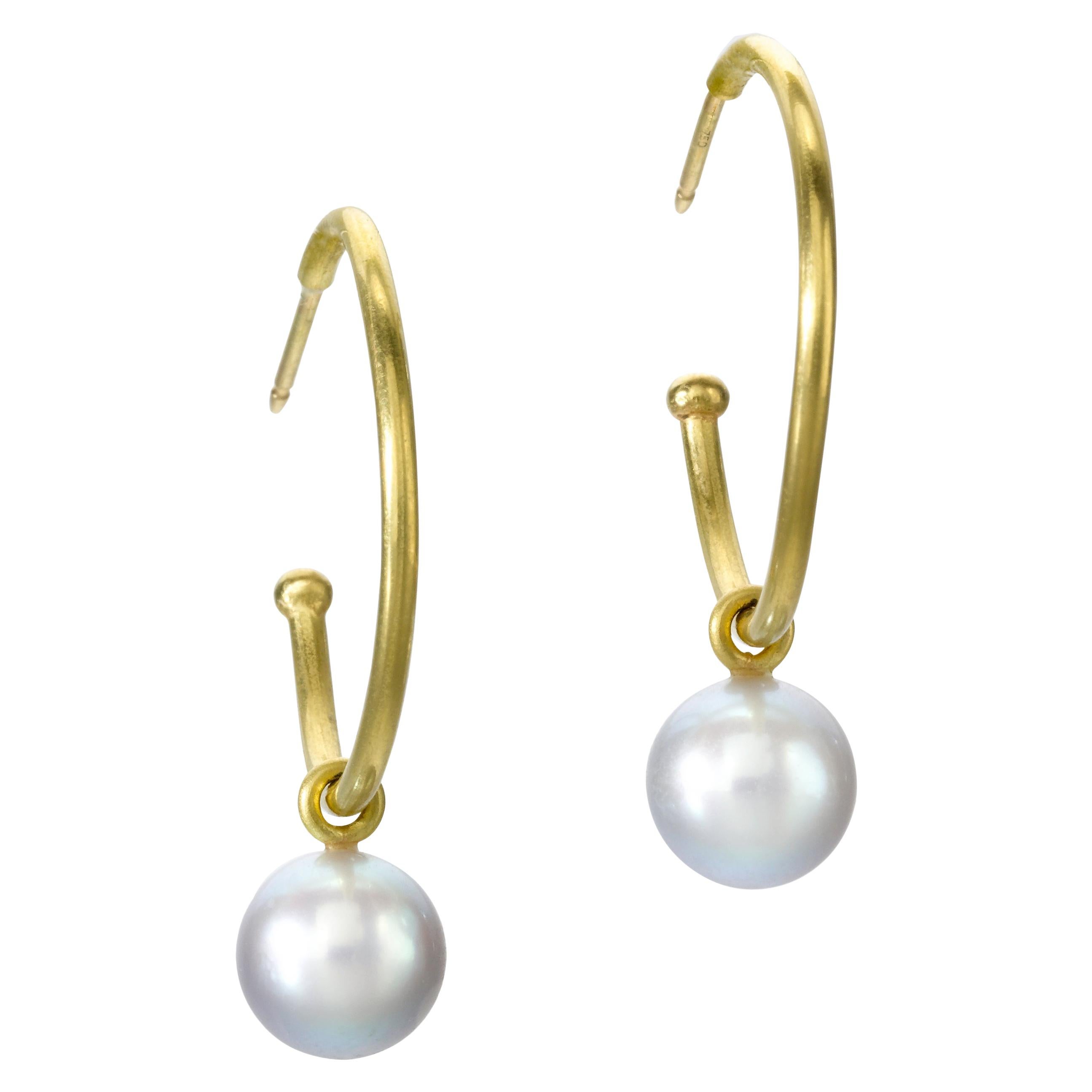 Earrings gold hoops and Akoya grey pearls 20 Karat Gold 18 Karat Gold 