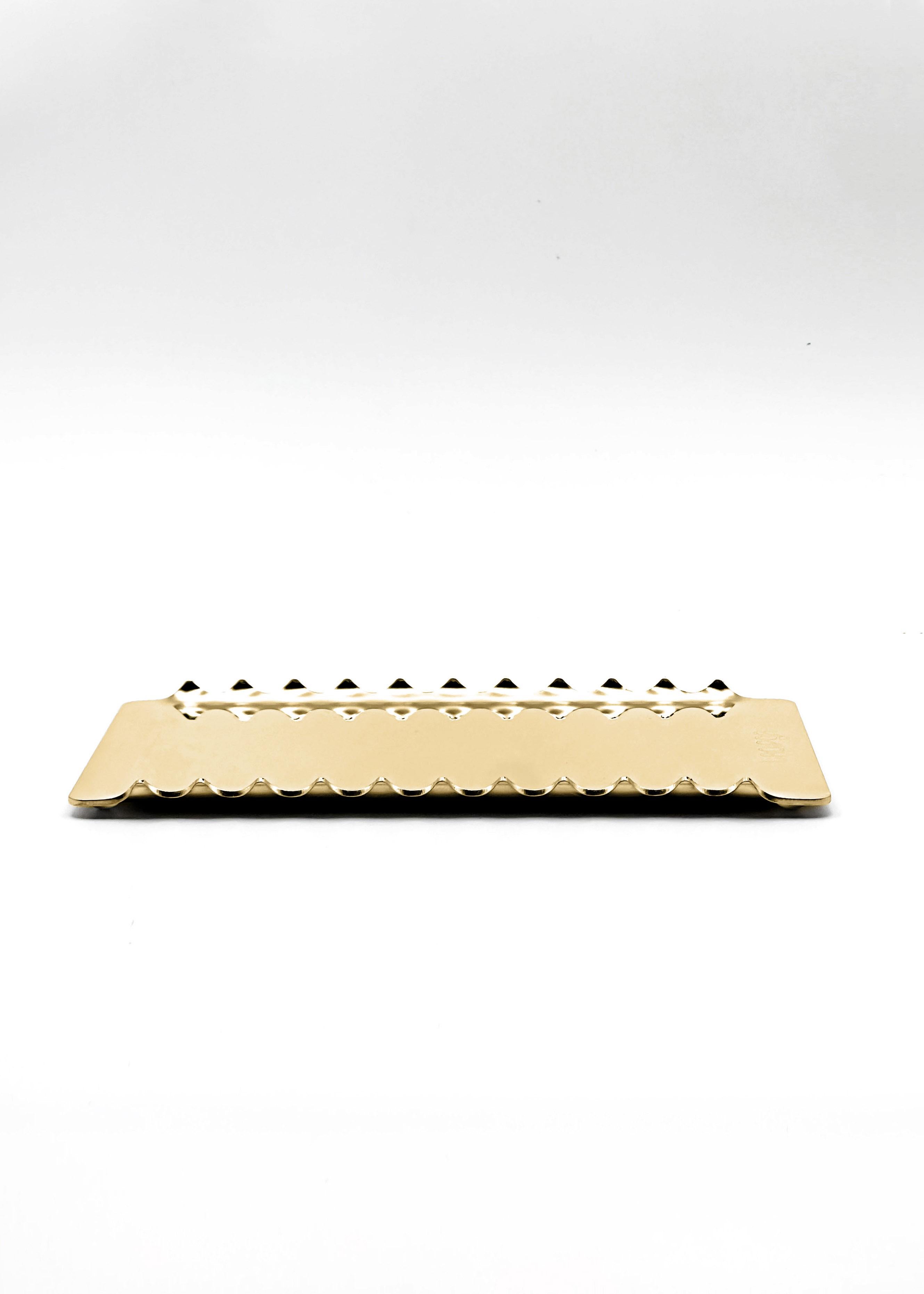 Horizontaler Stift aus Gold, Italienisch-Made  Entworfen von Enrico Girotti (Postmoderne) im Angebot