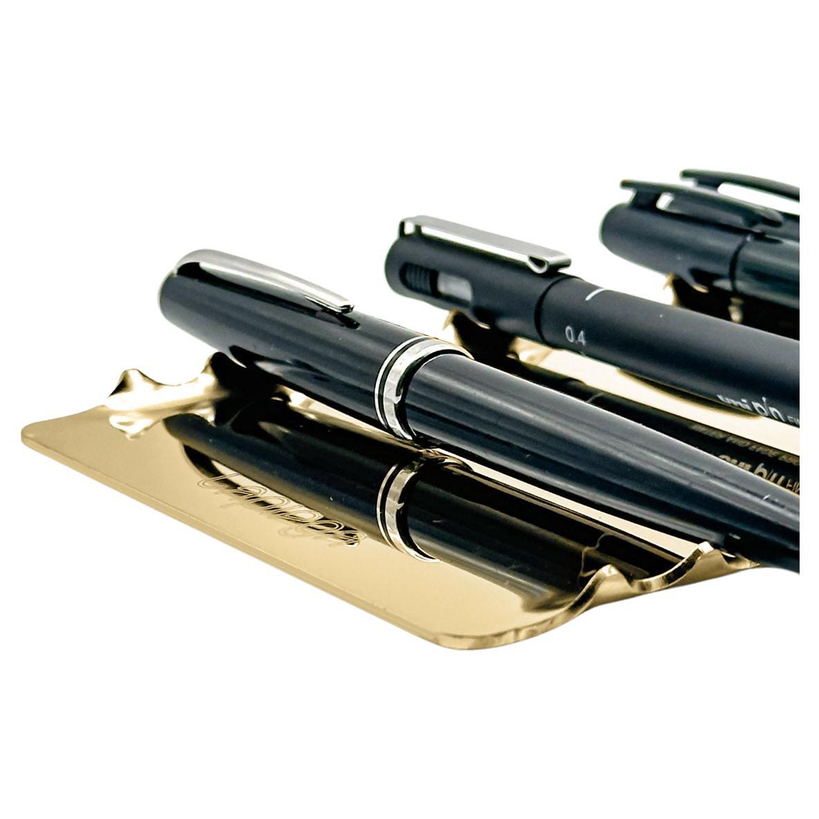 Horizontaler Stift aus Gold, Italienisch-Made  Entworfen von Enrico Girotti im Angebot
