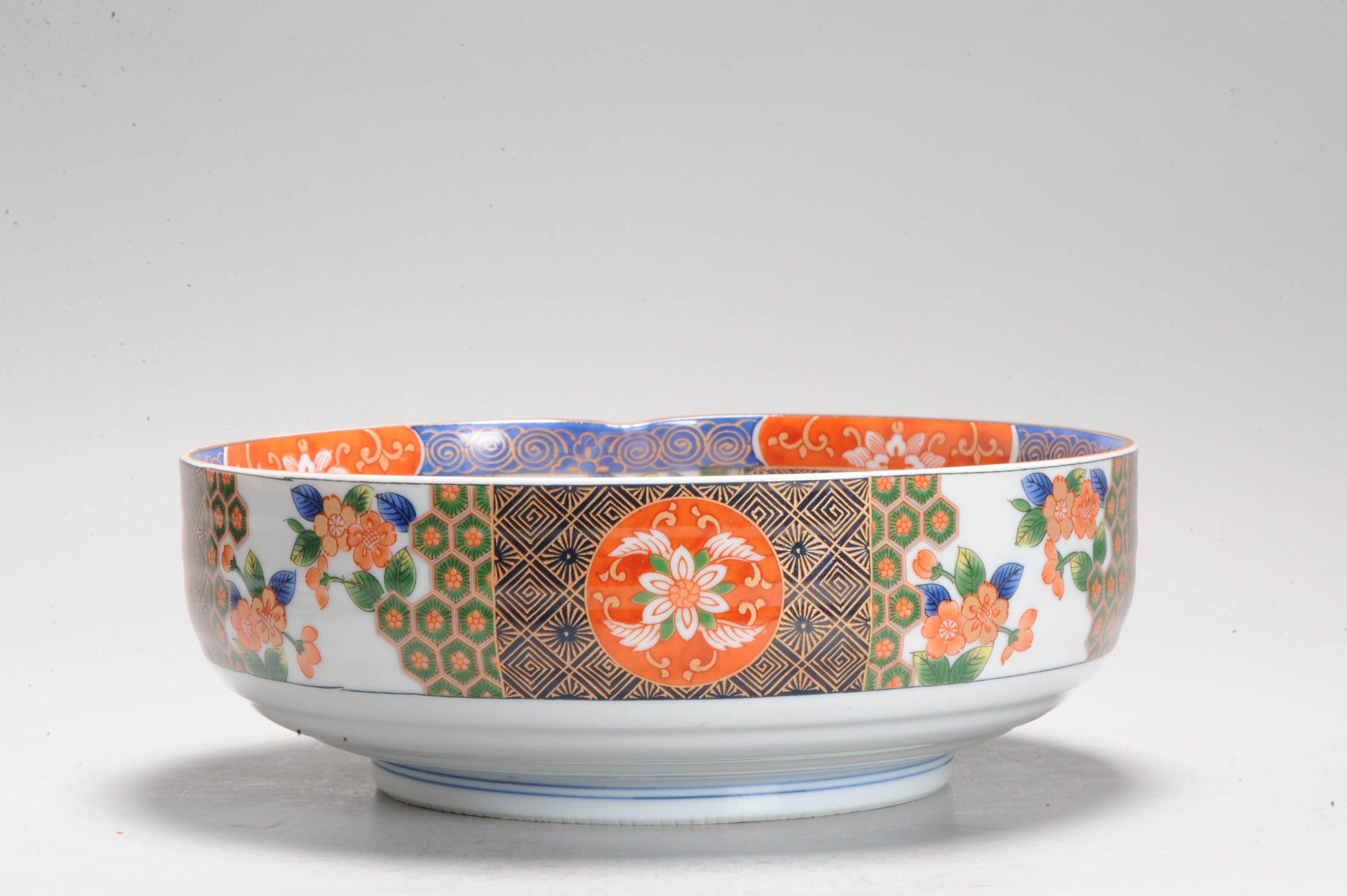Gold Imari Arita Japanese Bowl Landscape Village Garden, Late 20th/21st Century In Good Condition For Sale In Amsterdam, Noord Holland