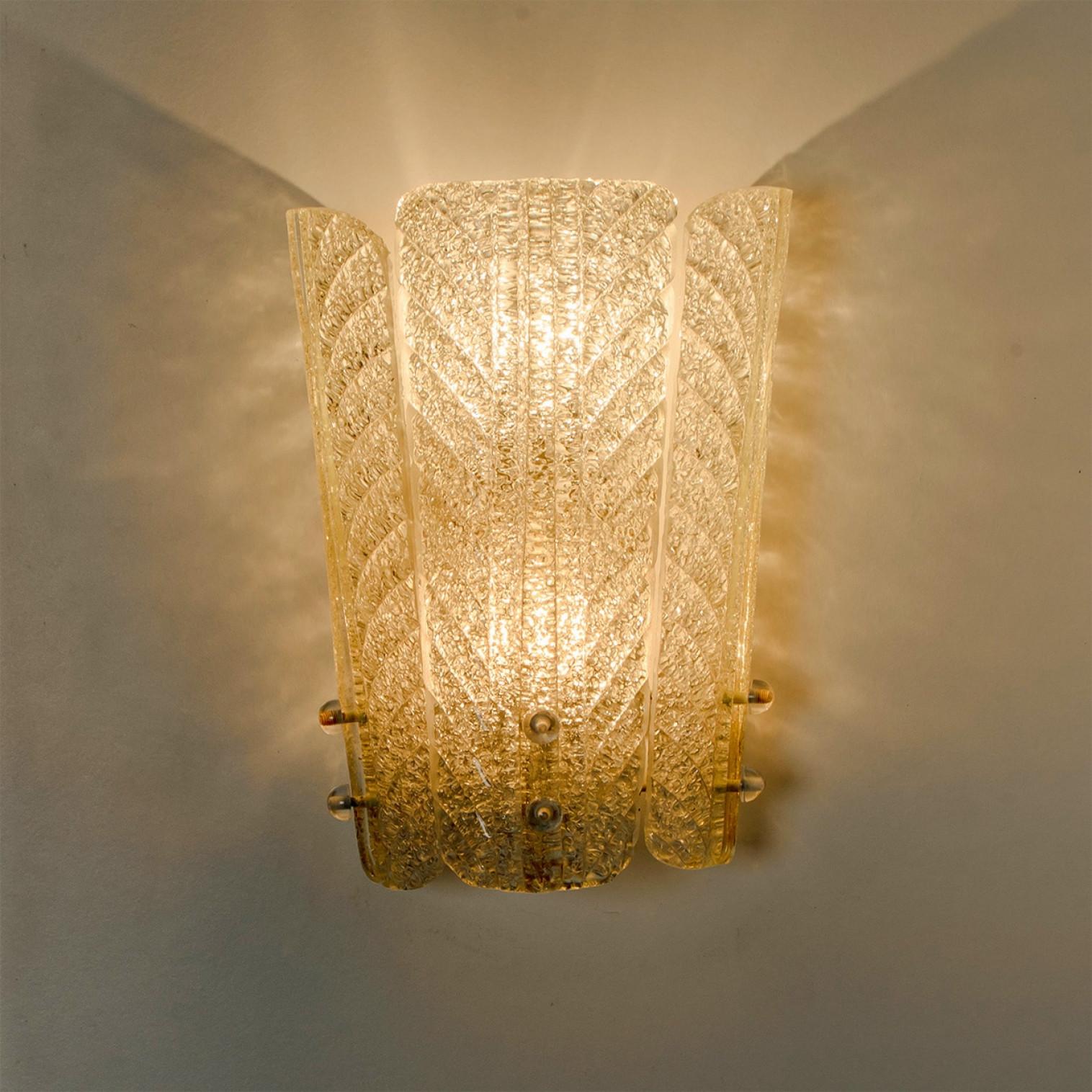 Appliques en verre et laiton à inclusions d'or dans le style de Barovier, 1960 en vente 2