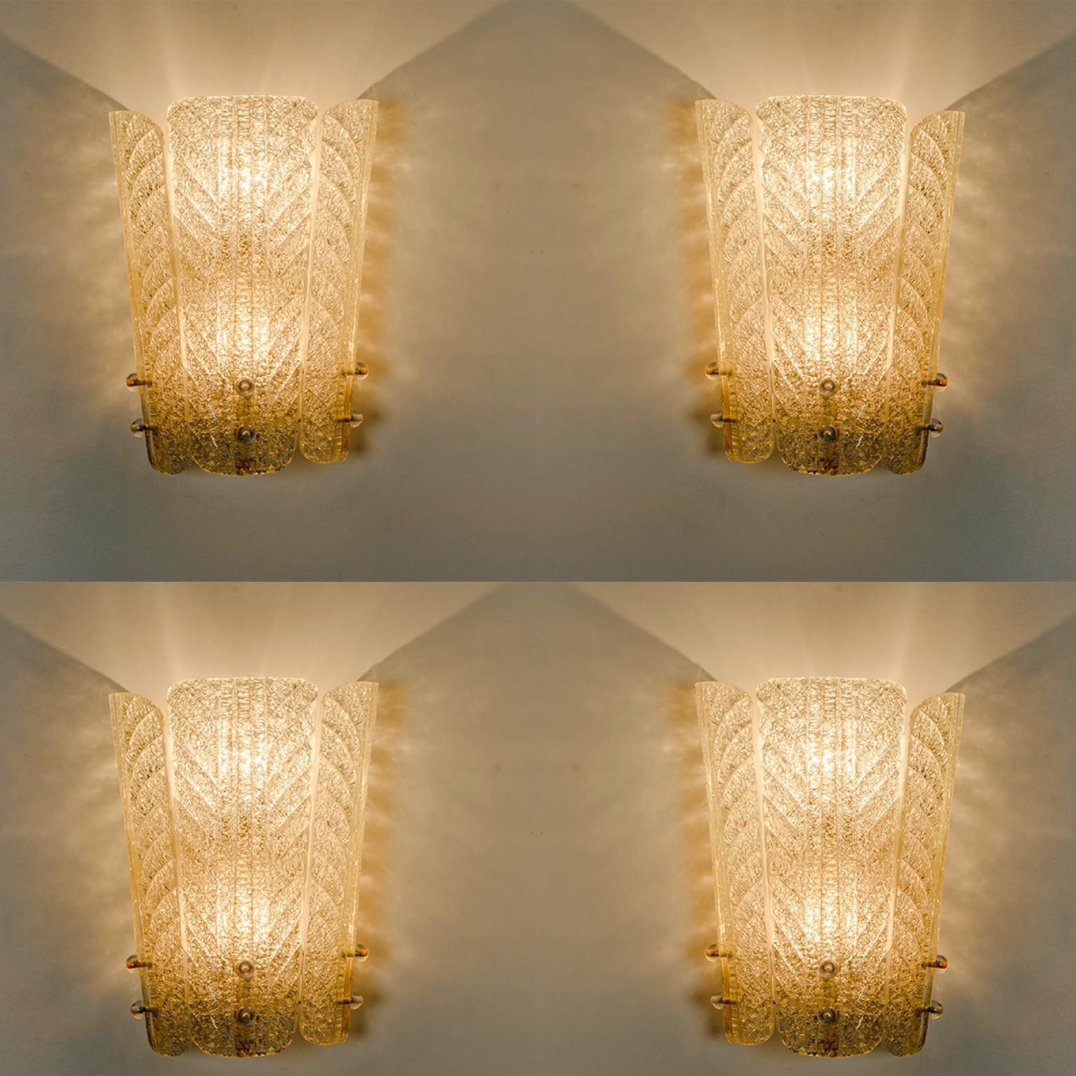Appliques en verre et laiton à inclusions d'or dans le style de Barovier, 1960 en vente 3