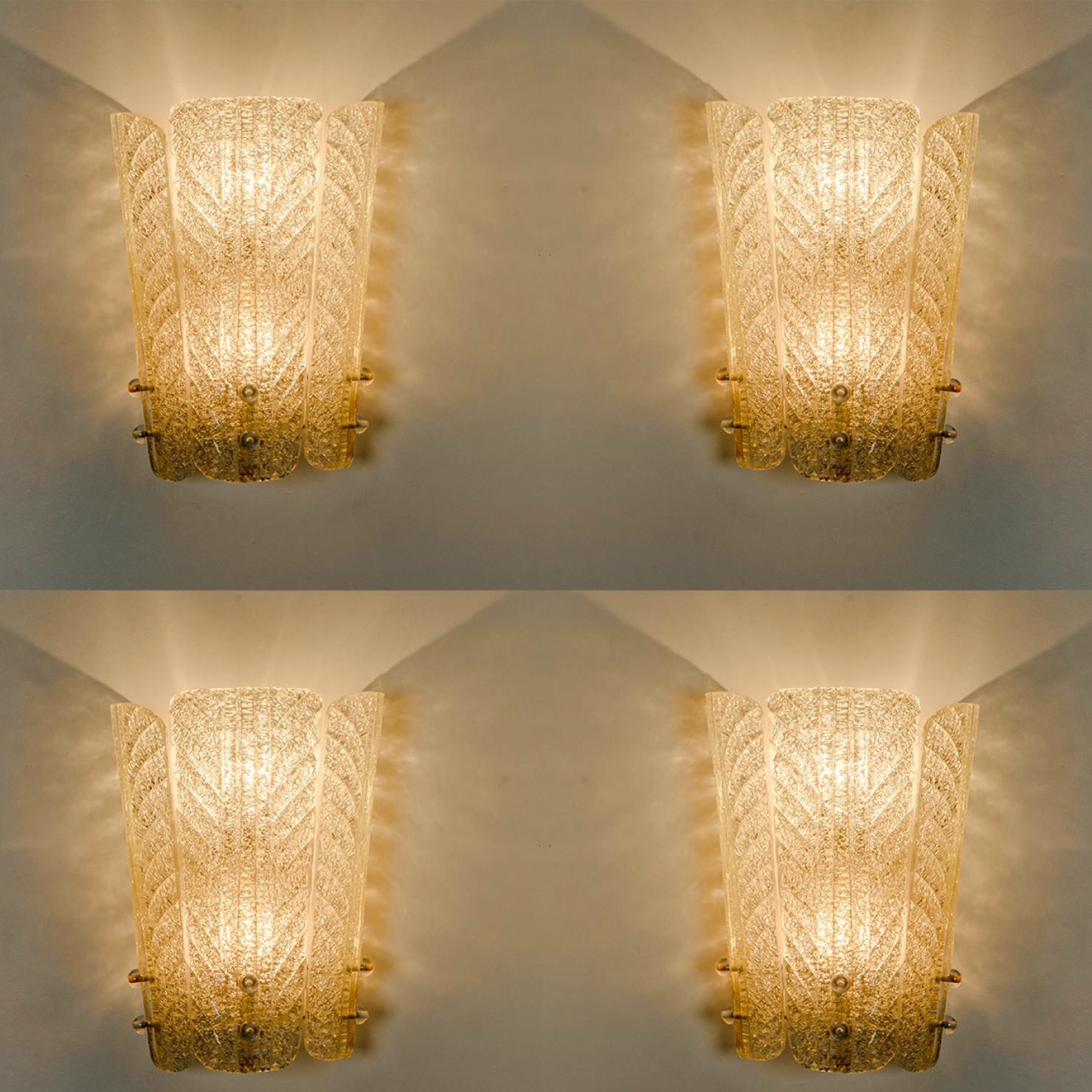 Applique in vetro e ottone con inclusioni d'oro nello stile di Barovier, 1960 in vendita 4