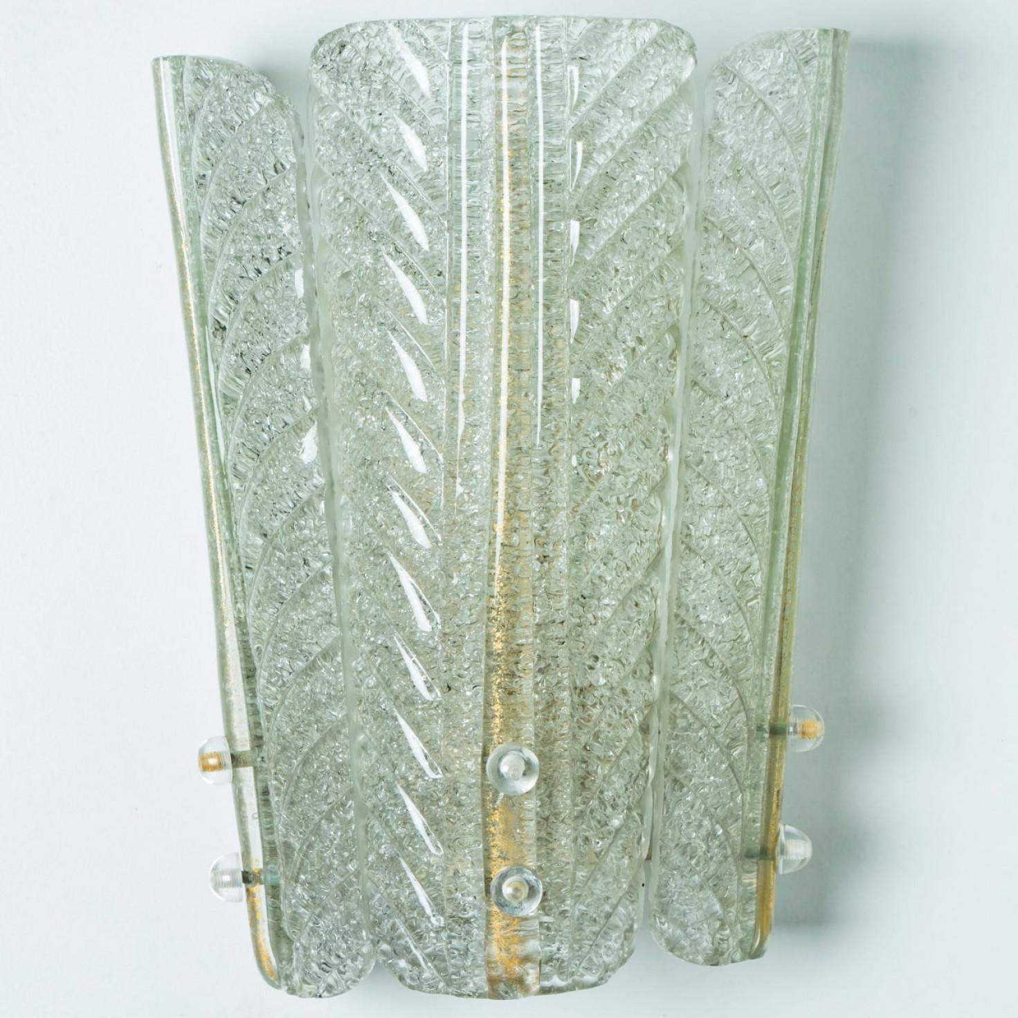 Autre Appliques en verre et laiton à inclusions d'or dans le style de Barovier, 1960 en vente