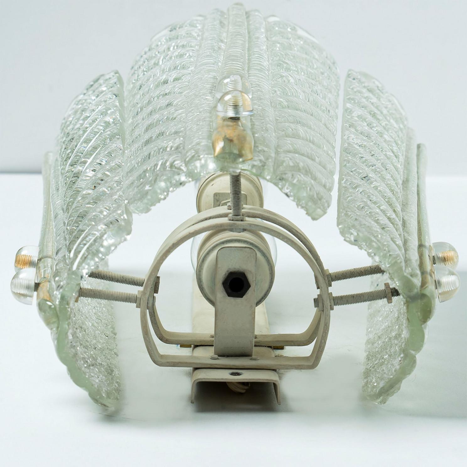 Laiton Appliques en verre et laiton à inclusions d'or dans le style de Barovier, 1960 en vente