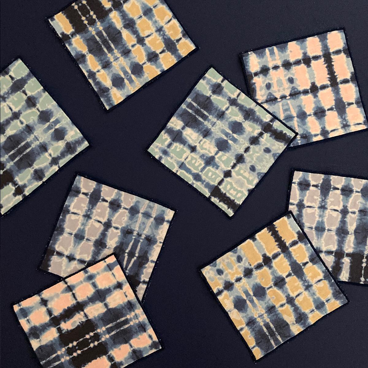 Serviettes de table ondulées or et indigo, lot de quatre Neuf - En vente à New York, NY