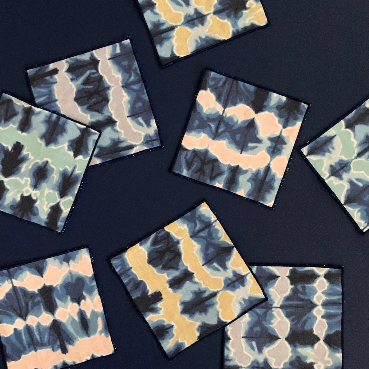 Serviettes de table Wave Gold & Indigo, lot de quatre Neuf - En vente à New York, NY