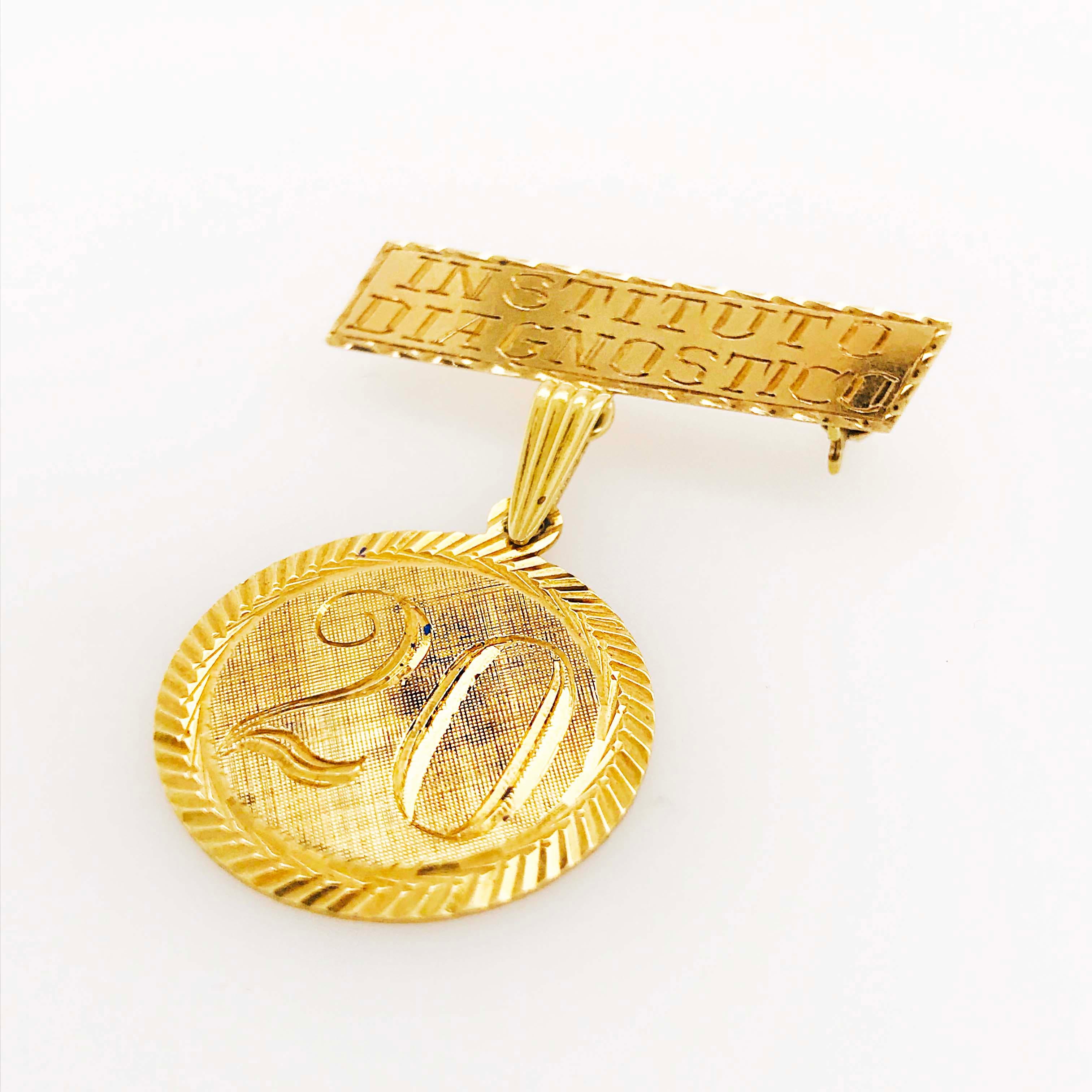Aesthetic Movement Gold Institudo Diagnostico Pin with 18 Karat Gold 20 Year Coin Collectors Brooch