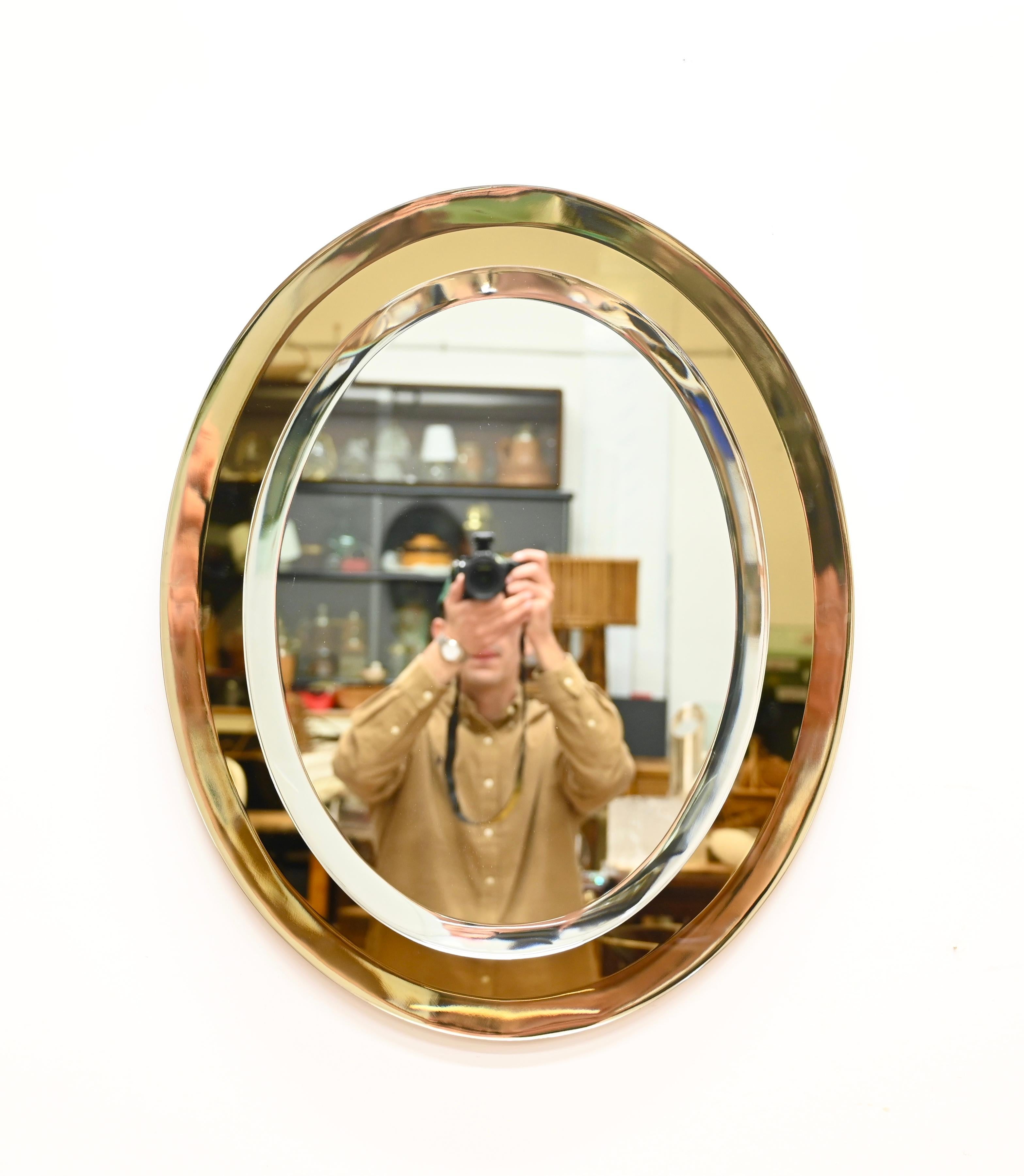 Magnificent oval double beveled mirror with a wonderful gold crystal mirror frame and a central beveled mirror. In flawless condition, this incredibly elegant and rare mirror was produced by Cristal Arte in Italy during the 1950s.

The quality of