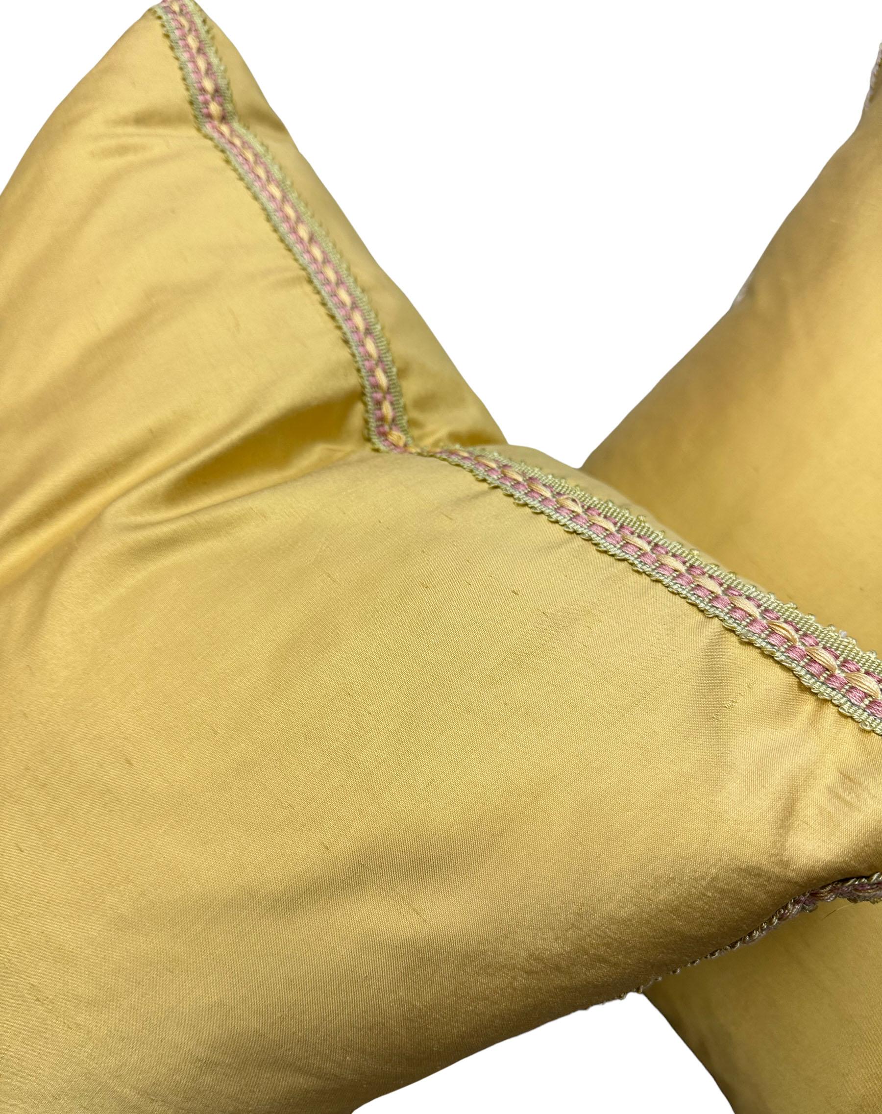 Gold Italian Pure Silk Pillows In Good Condition For Sale In Tampa, FL