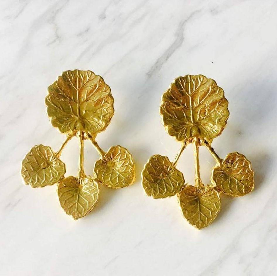 Gold Ivy Leaf Earrings In New Condition For Sale In Astoria, NY