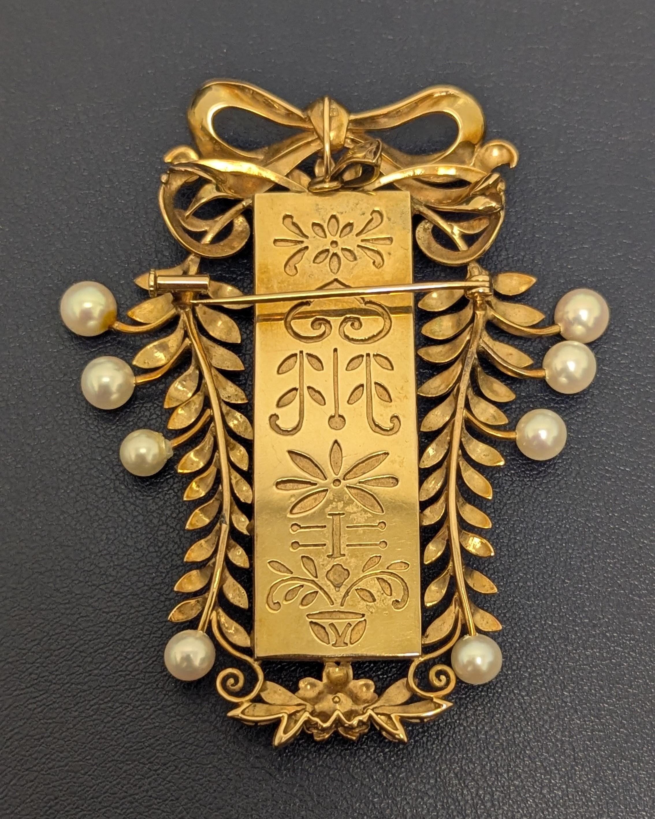 Gold Jade and Cultured Pearl Bow Pendant-Brooch In Excellent Condition For Sale In New York, NY