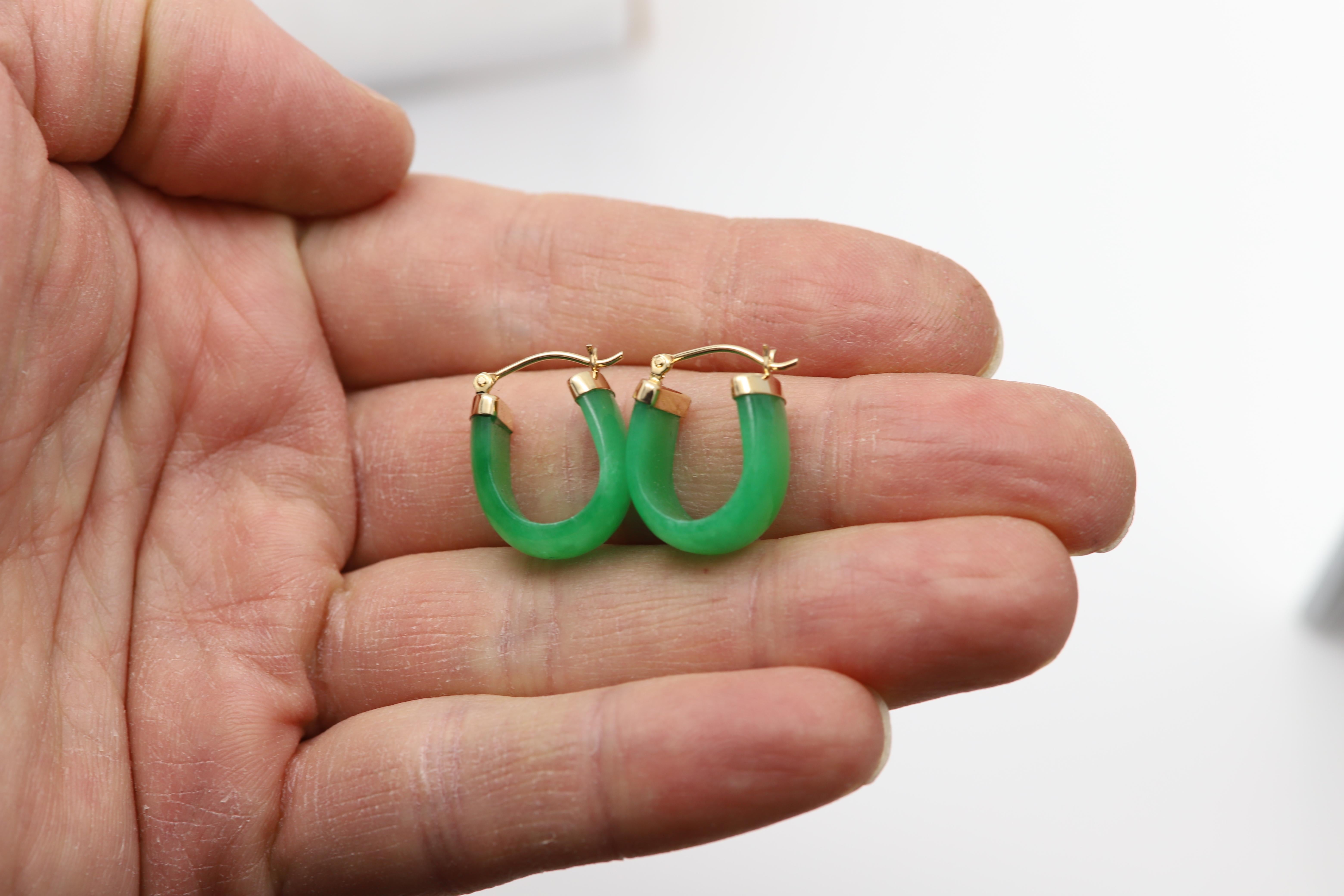 Round Cut Gold Jade Earrings Huggie Earrings Green Jade 14 Karat Yellow Gold For Sale