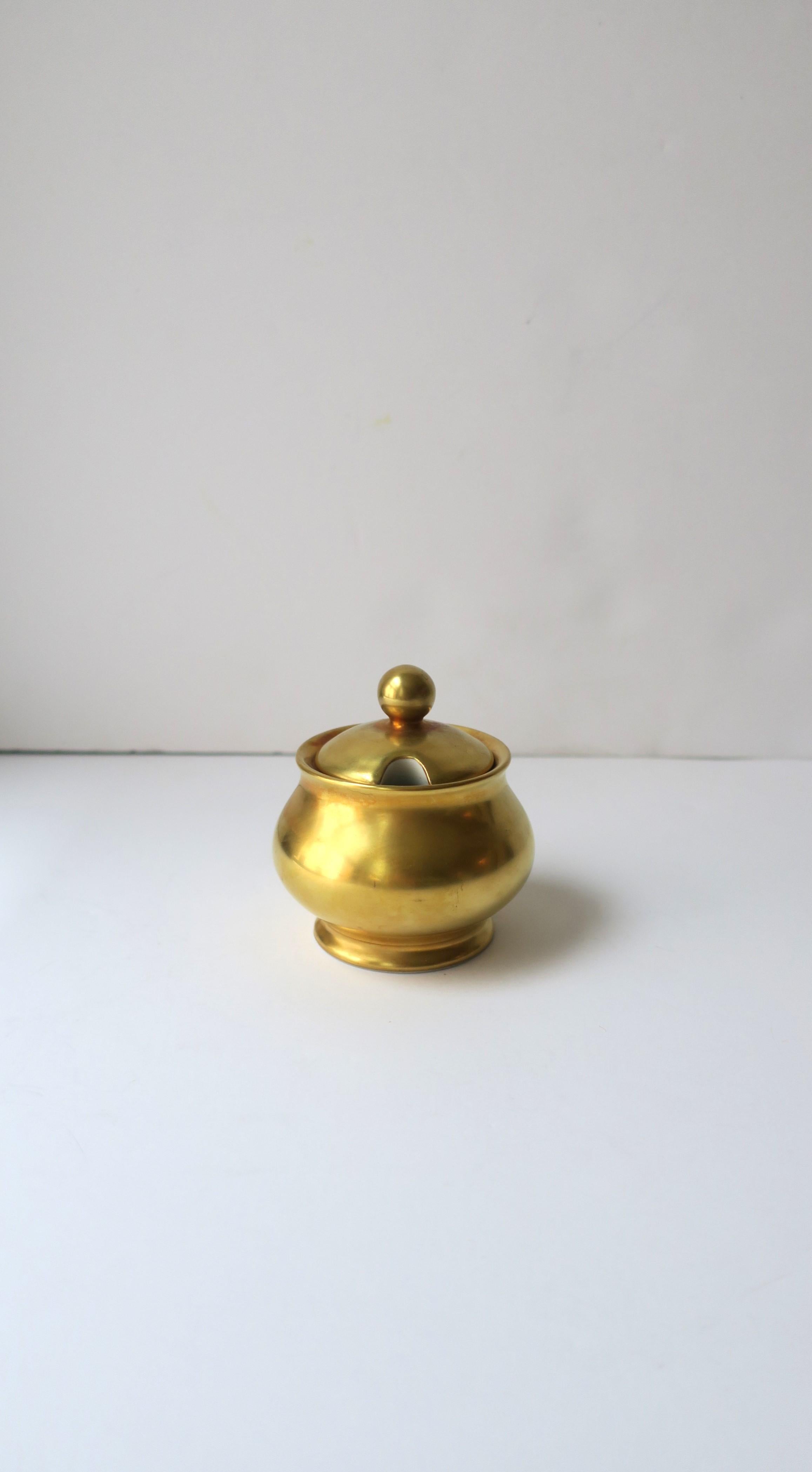 Takashimaya Gold Japanese Porcelain Condiments or Sugar Bowl  For Sale 2