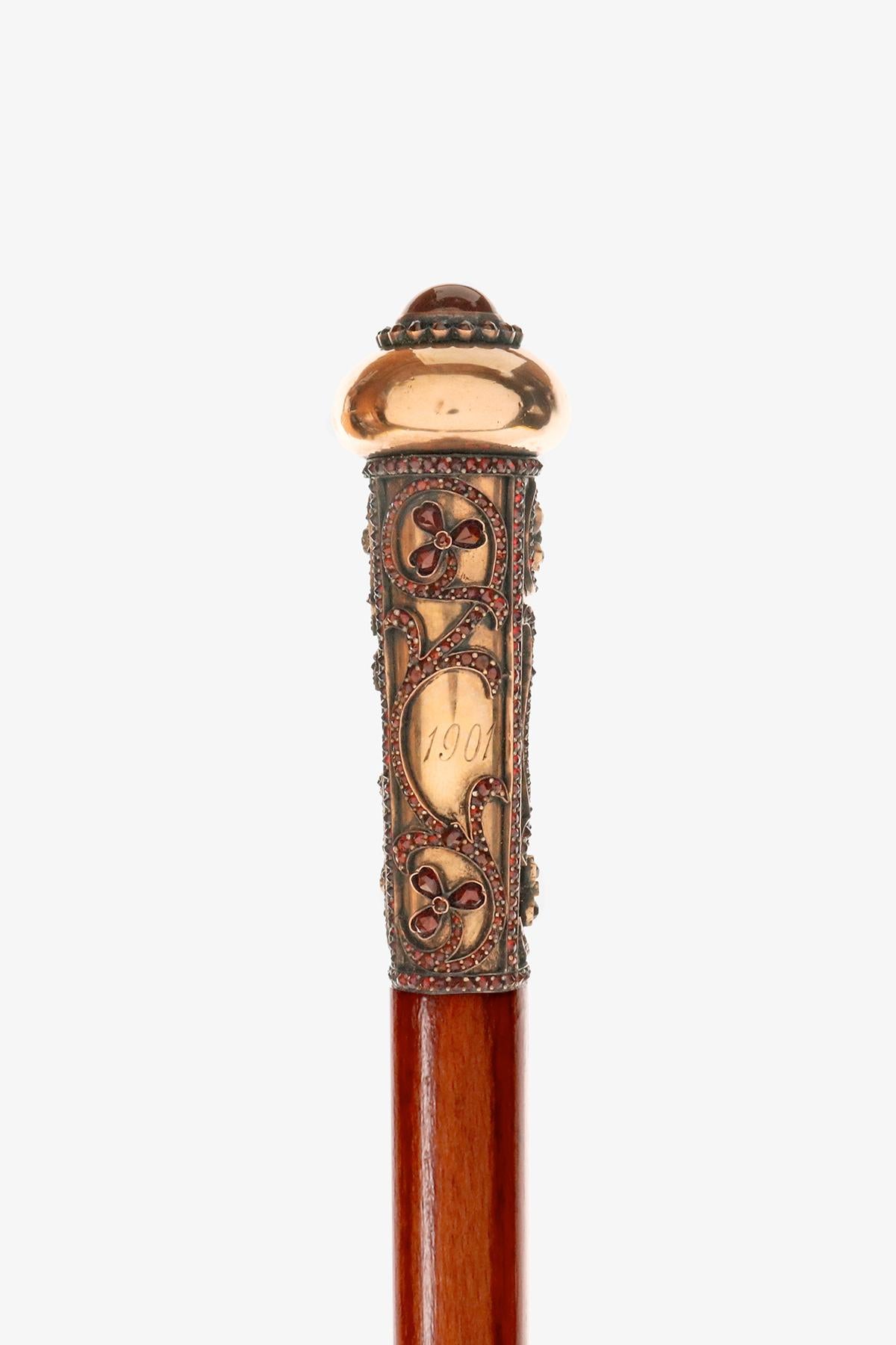 Français Bâton de marche en or avec pierre en grenat. Par Antoine Bricteux, France 1901. en vente