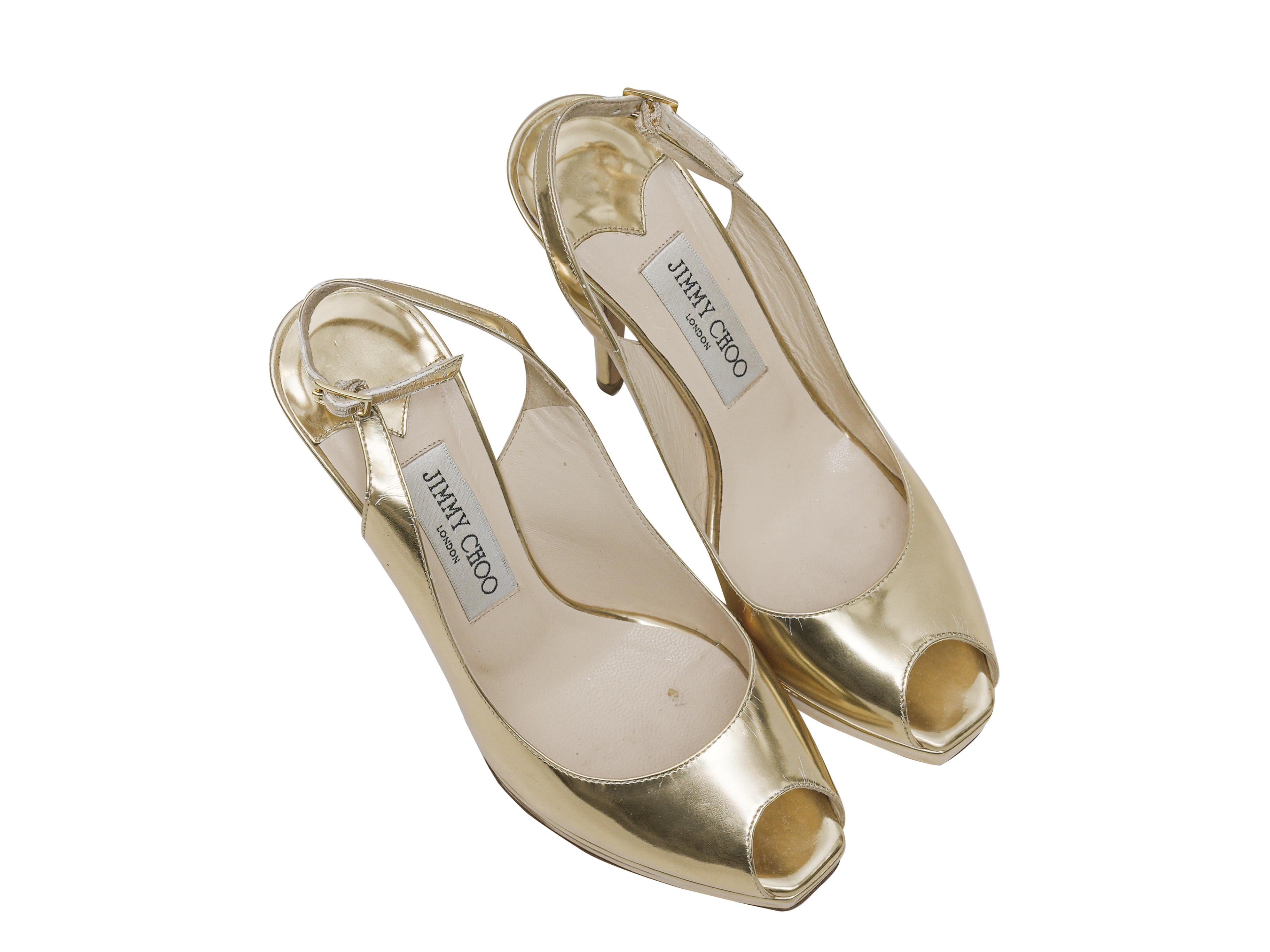 Escarpins à plateforme en cuir métallisé doré de Jimmy Choo. Fermetures à boucle en métal doré sur les bretelles de l'escarpin. Hauteur de la plateforme de 0,75