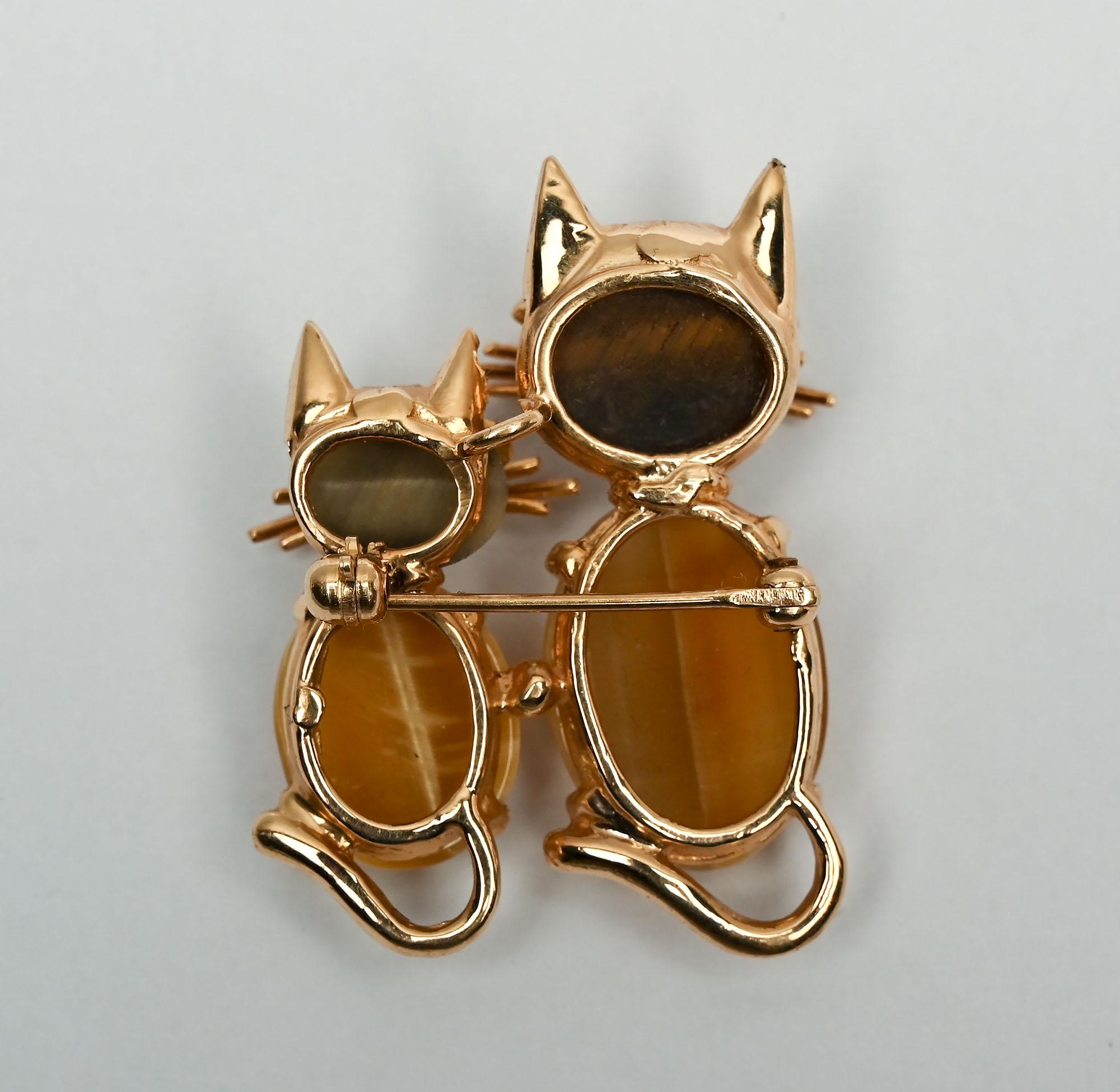 Cabochon Gold Kittens Brooch with Cat's Eye For Sale