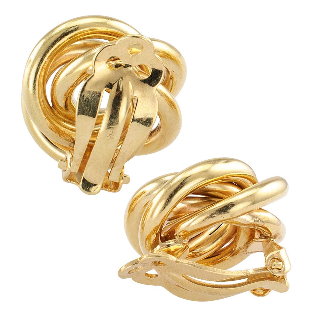 Gold knot button clip on earrings circa 1980. The concentric and entwined 14 karat gold tubing produces a design that is above all, timeless, elegant, sophisticated and very chic. You just can’t go wrong with these beauties. And what is there not to
