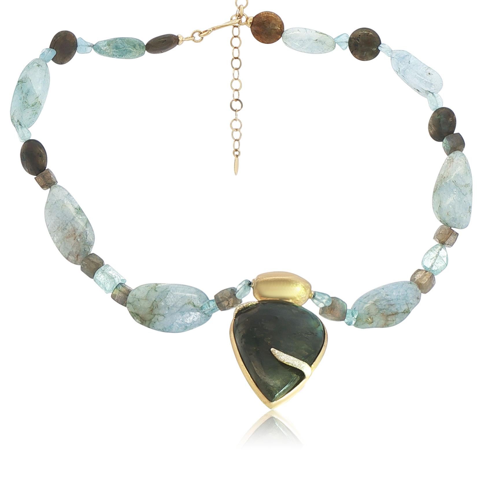 Collana di Labradorite e Acquamarina in oro con ciondolo a goccia, 22 pollici In condizioni Nuovo in vendita a GREAT NECK, NY