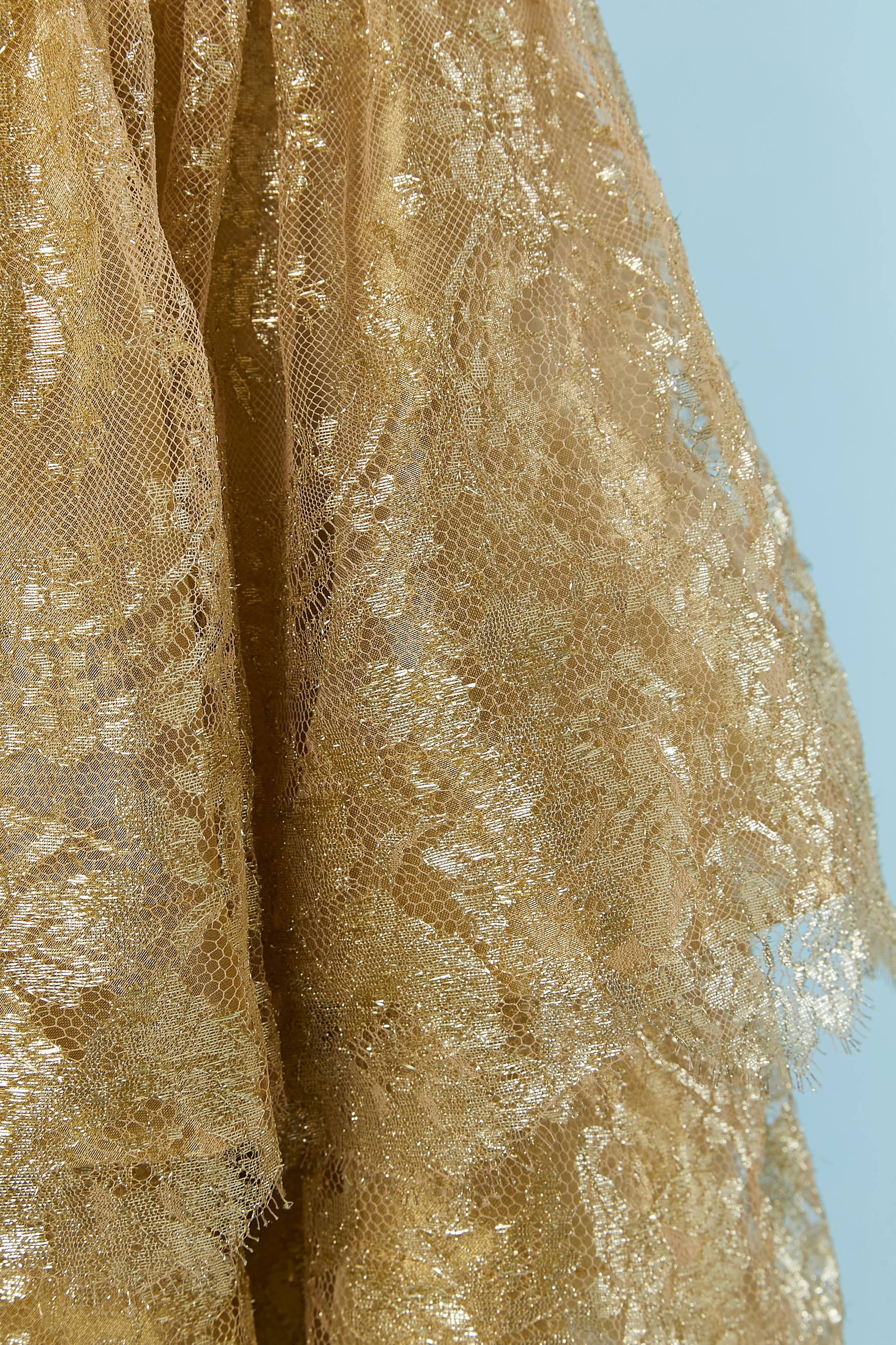 Gold lace evening dress with ruffles on the bottom Bill Blass In Excellent Condition For Sale In Saint-Ouen-Sur-Seine, FR