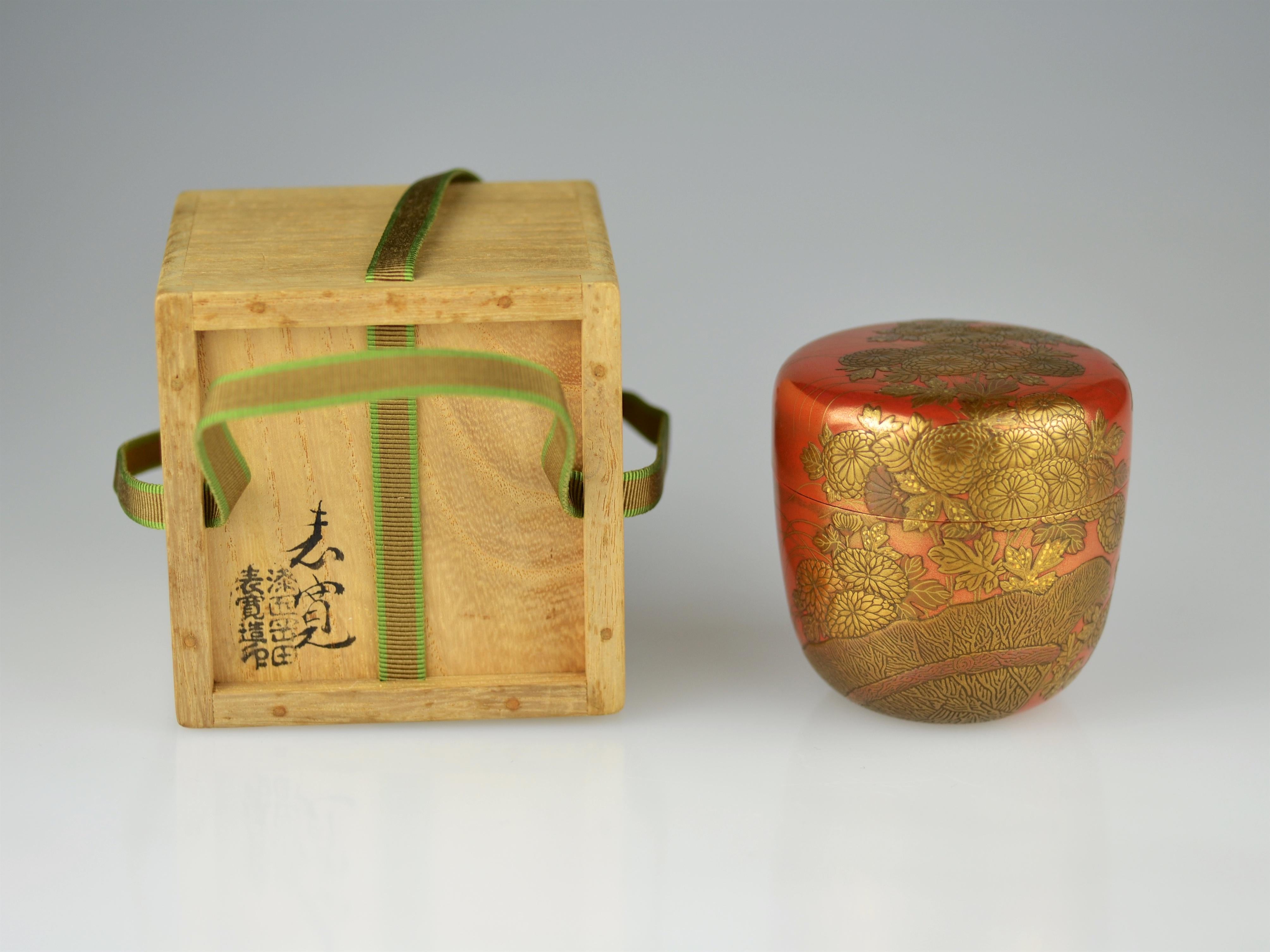 Gold Lacquer Natsume with Chrysanthemum on a Fence by Okada Hyokan I '1904-1969' For Sale 5