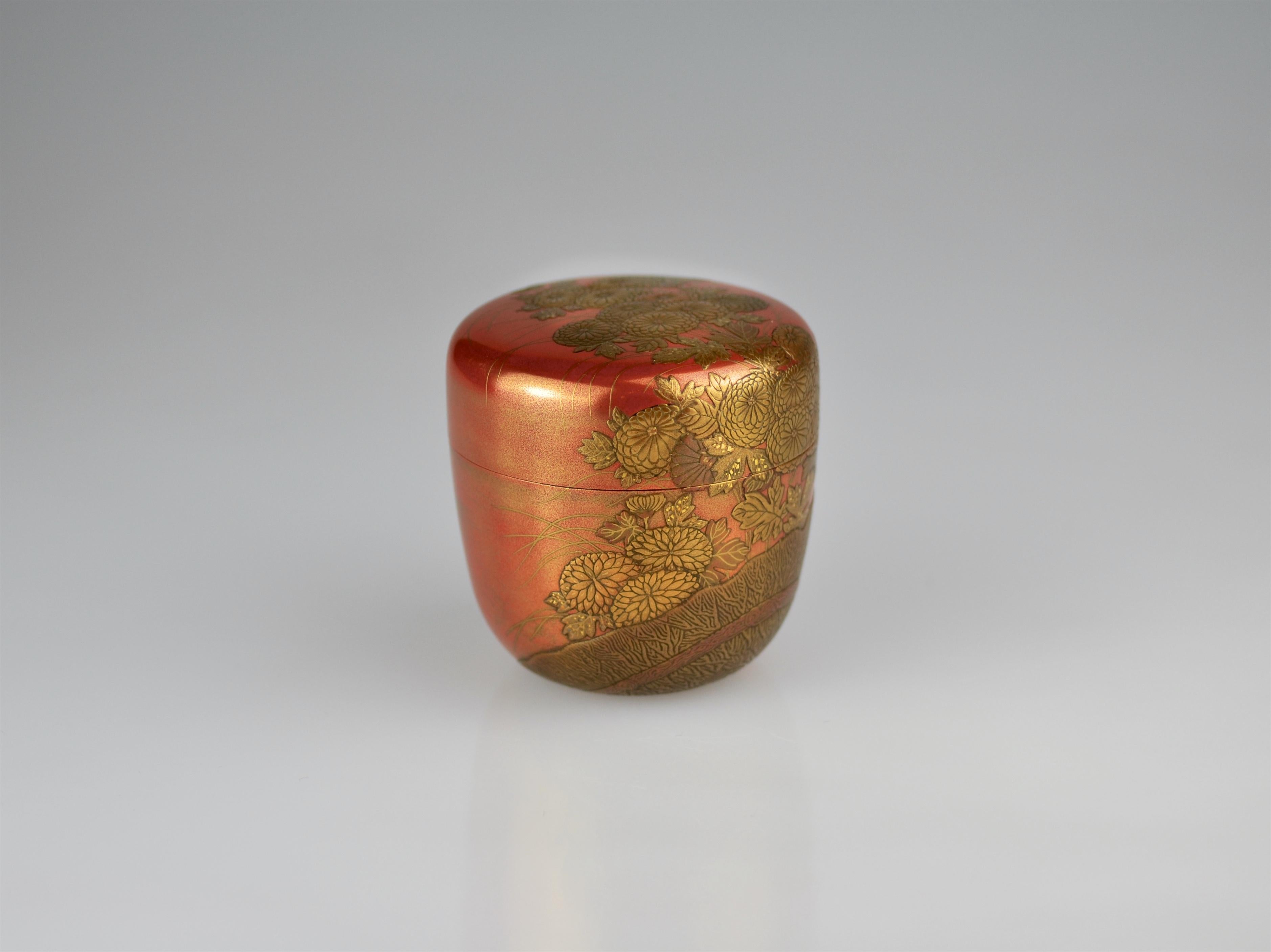 Taisho Gold Lacquer Natsume with Chrysanthemum on a Fence by Okada Hyokan I '1904-1969' For Sale
