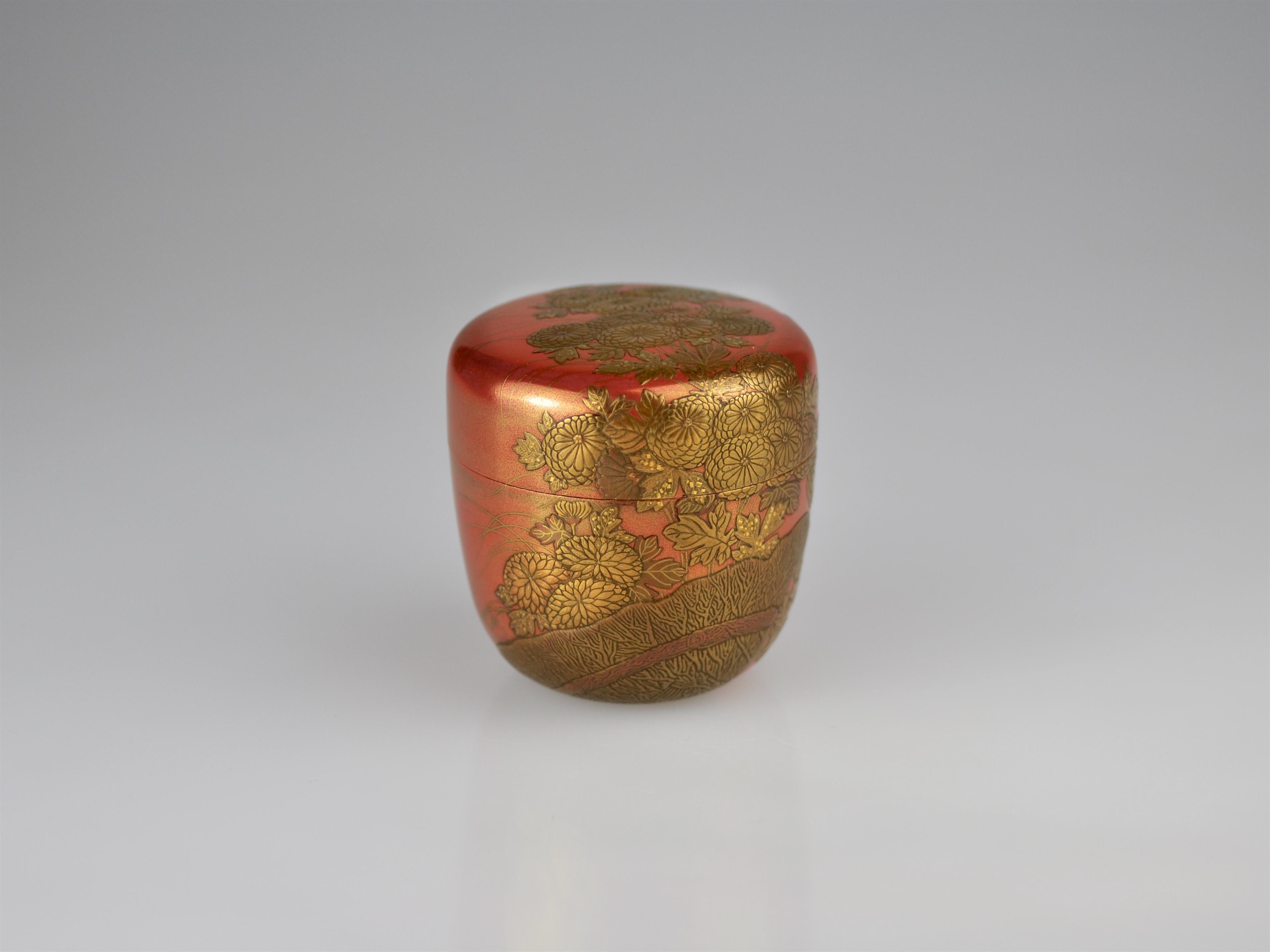 Japanese Gold Lacquer Natsume with Chrysanthemum on a Fence by Okada Hyokan I '1904-1969' For Sale