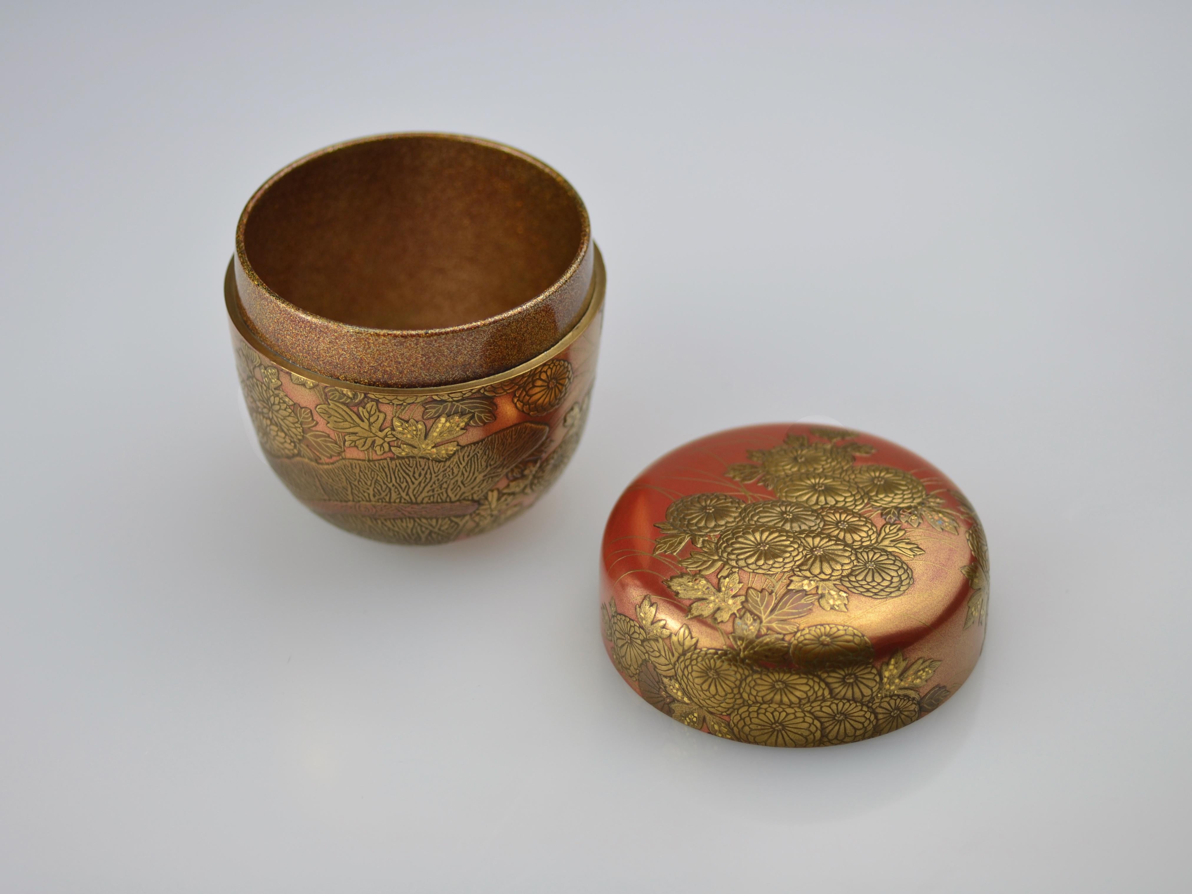 Gold Lacquer Natsume with Chrysanthemum on a Fence by Okada Hyokan I '1904-1969' For Sale 2