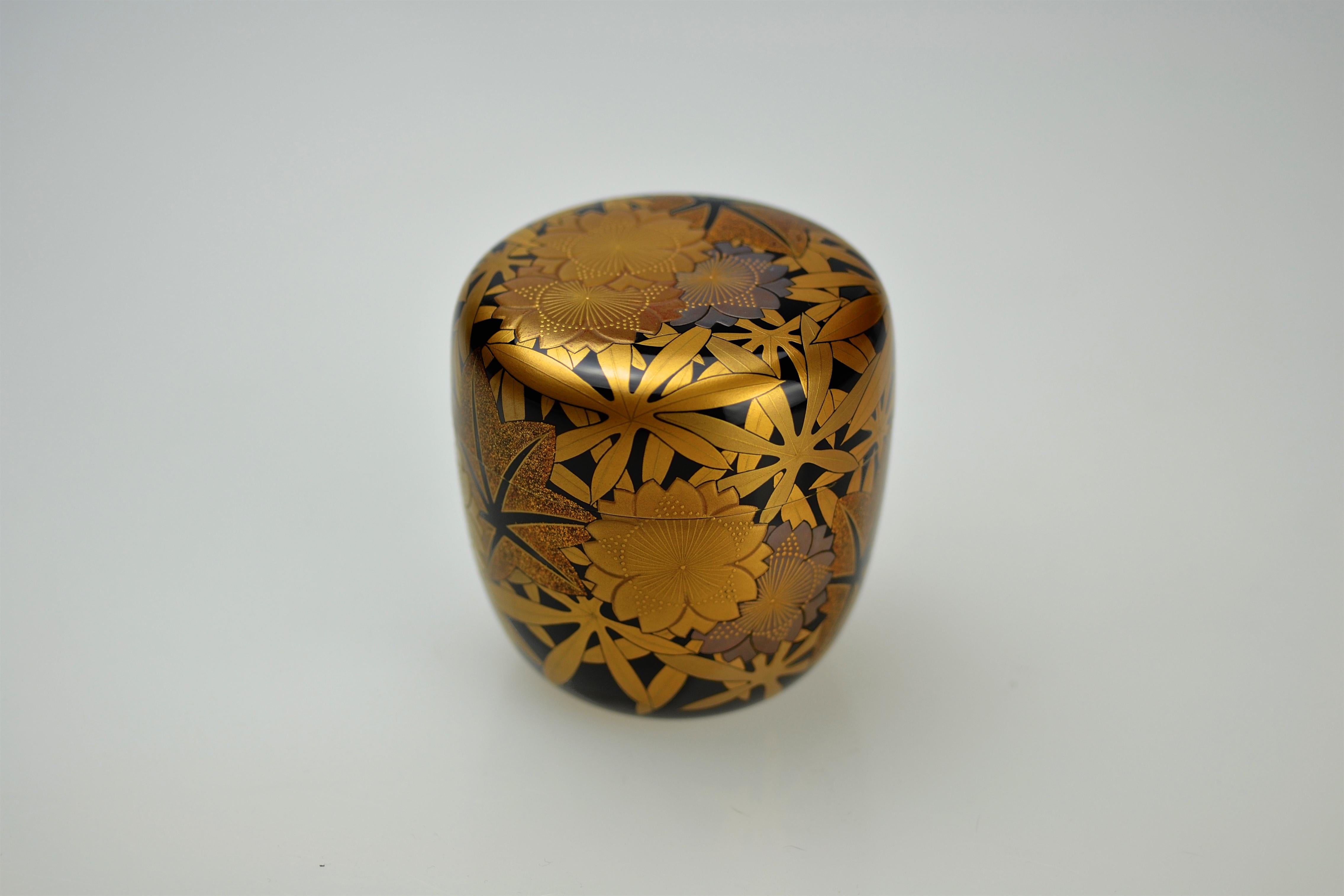 Showa Gold Lacquer Tea Caddy (natsume) by Kakinoki Akira (1926-2009) For Sale