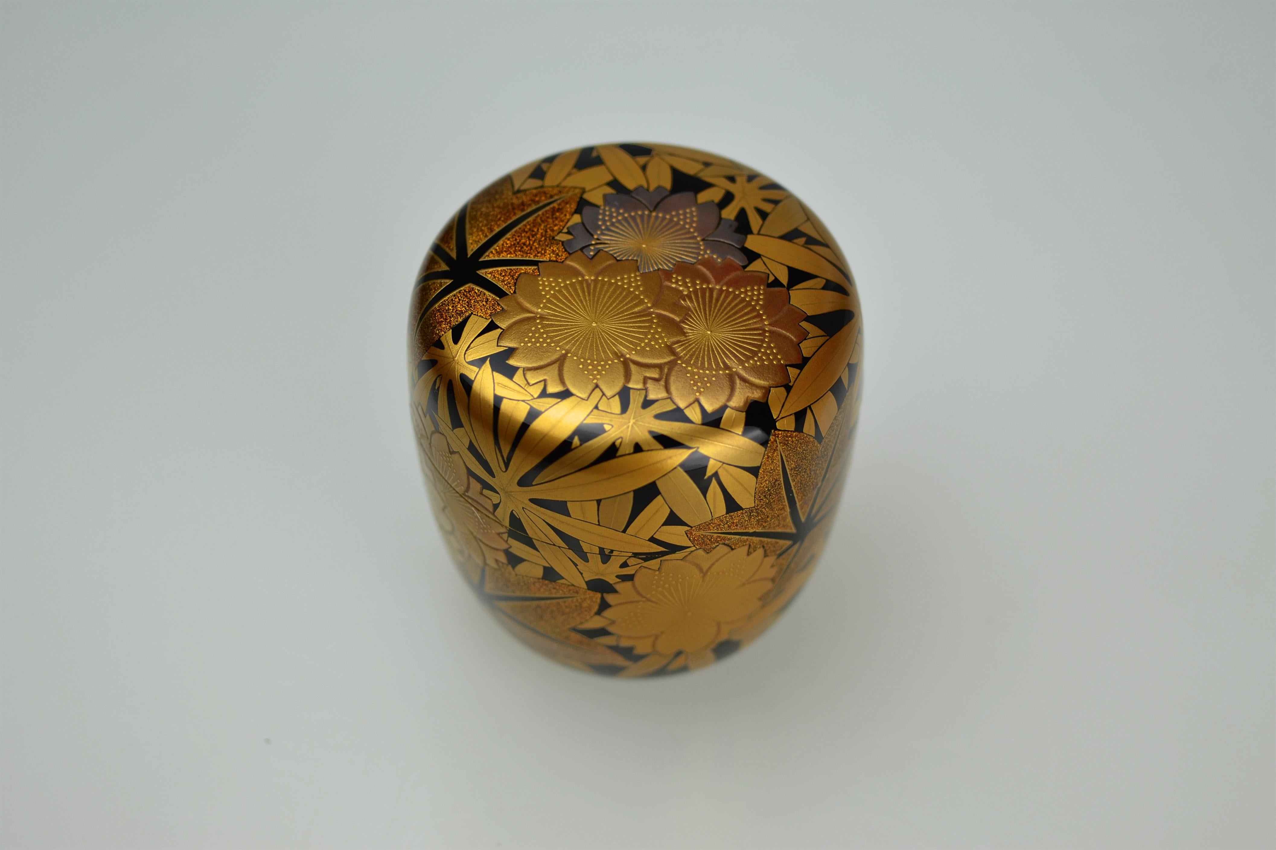 Japanese Gold Lacquer Tea Caddy (natsume) by Kakinoki Akira (1926-2009) For Sale
