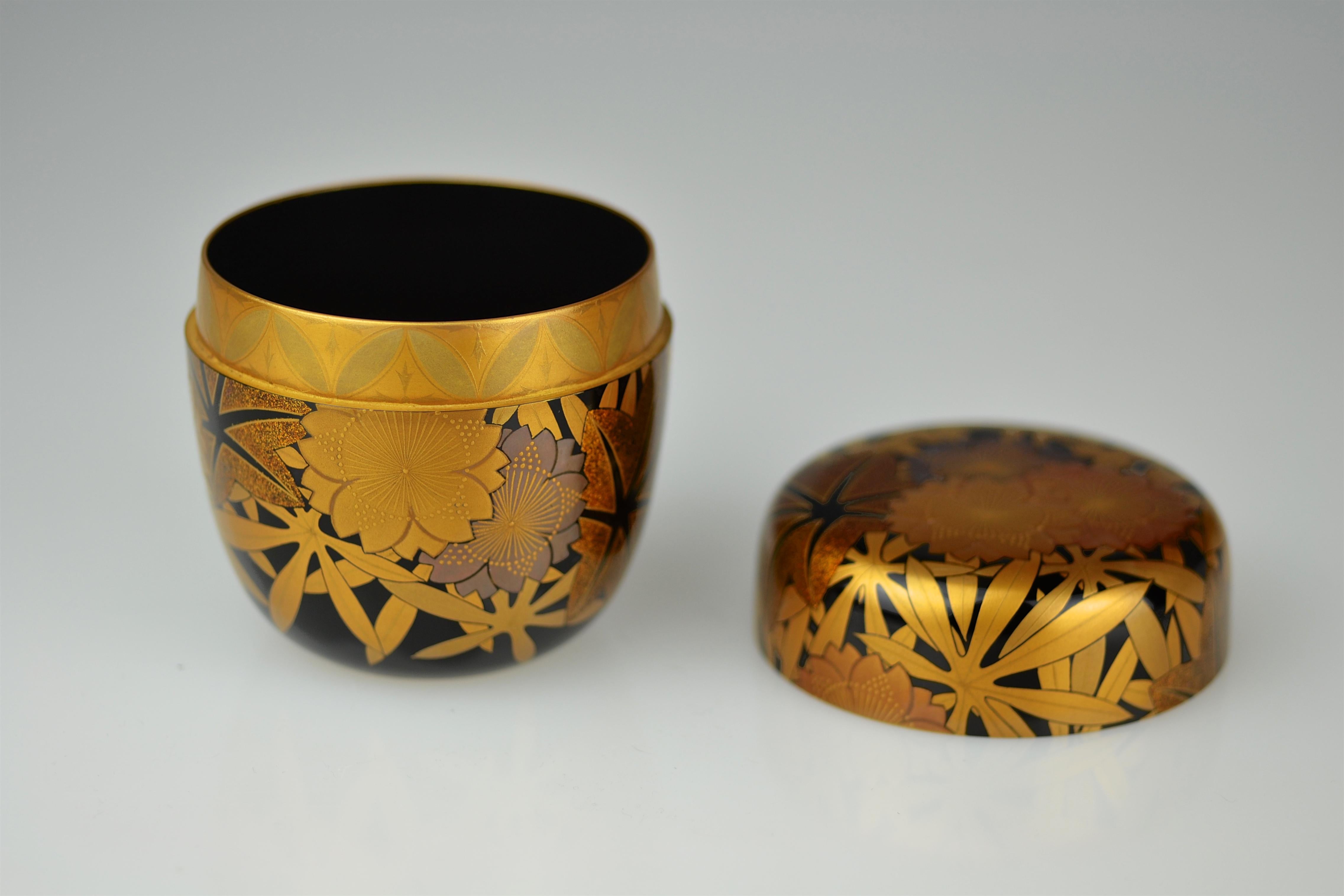 Gold Lacquer Tea Caddy (natsume) by Kakinoki Akira (1926-2009) In Excellent Condition For Sale In Berlin, Berlin