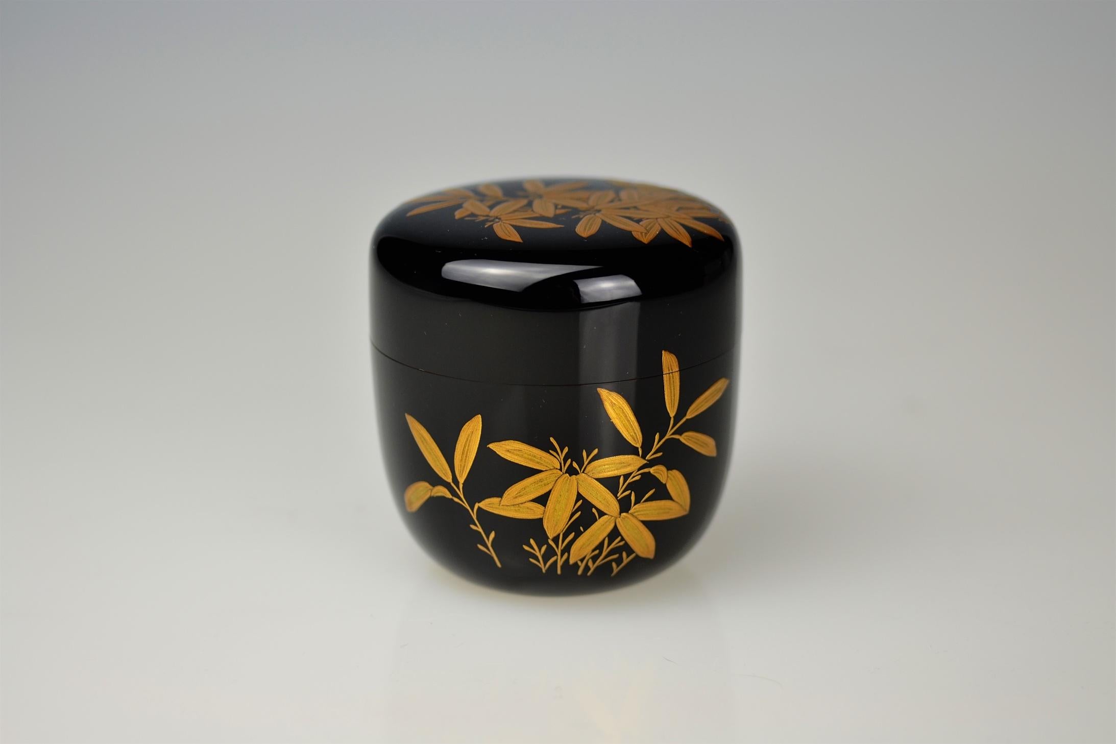 Japanese Gold Lacquer Tea Caddy with Bamboo Decor by Ippyosai VII '1942' 'Ippyo Eizo'