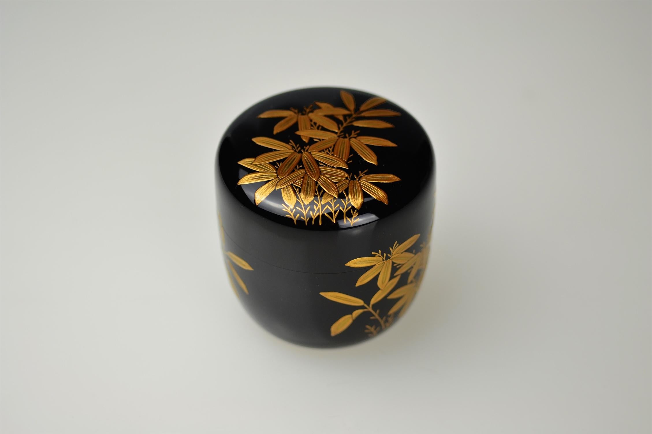 Lacquered Gold Lacquer Tea Caddy with Bamboo Decor by Ippyosai VII '1942' 'Ippyo Eizo'