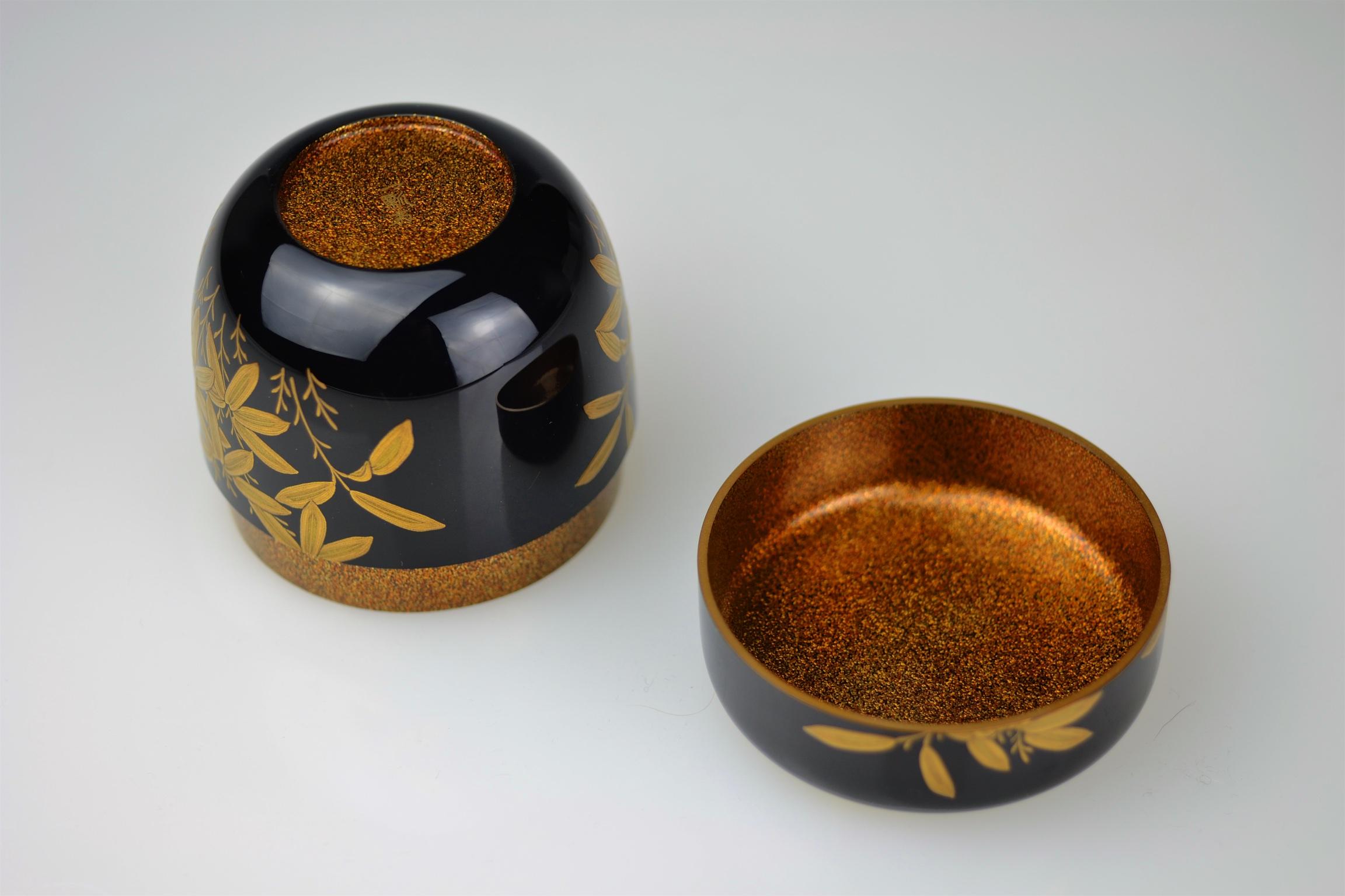 Late 20th Century Gold Lacquer Tea Caddy with Bamboo Decor by Ippyosai VII '1942' 'Ippyo Eizo'