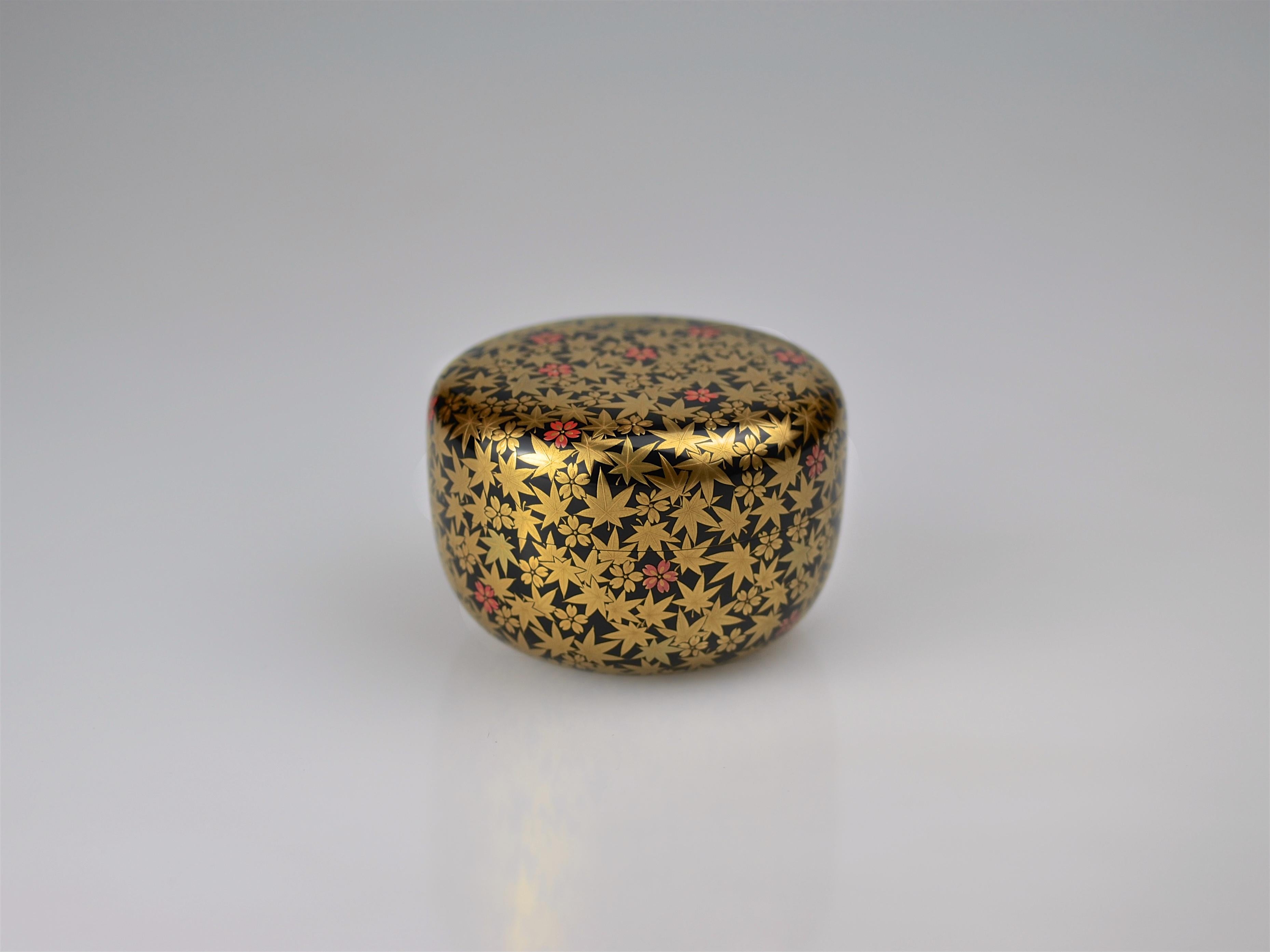 Japanese Gold Lacquer Tea Caddy with Maple Leaves and Cherry Blossoms by Ippyosai VII For Sale