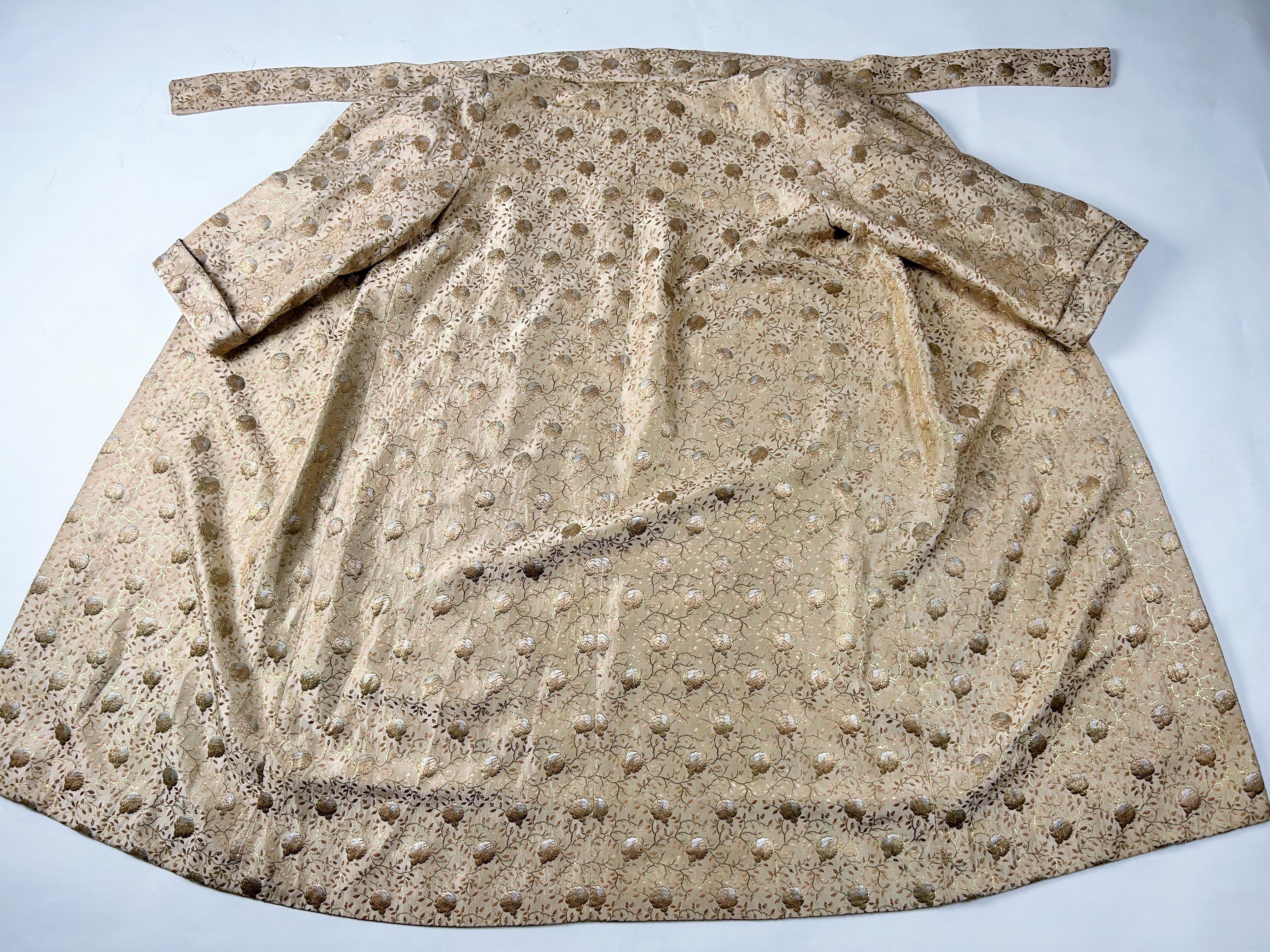 Gold lamé Brocade Evening Coat by Jean Dessès Haute Couture Circa 1955-1960 In Good Condition In Toulon, FR