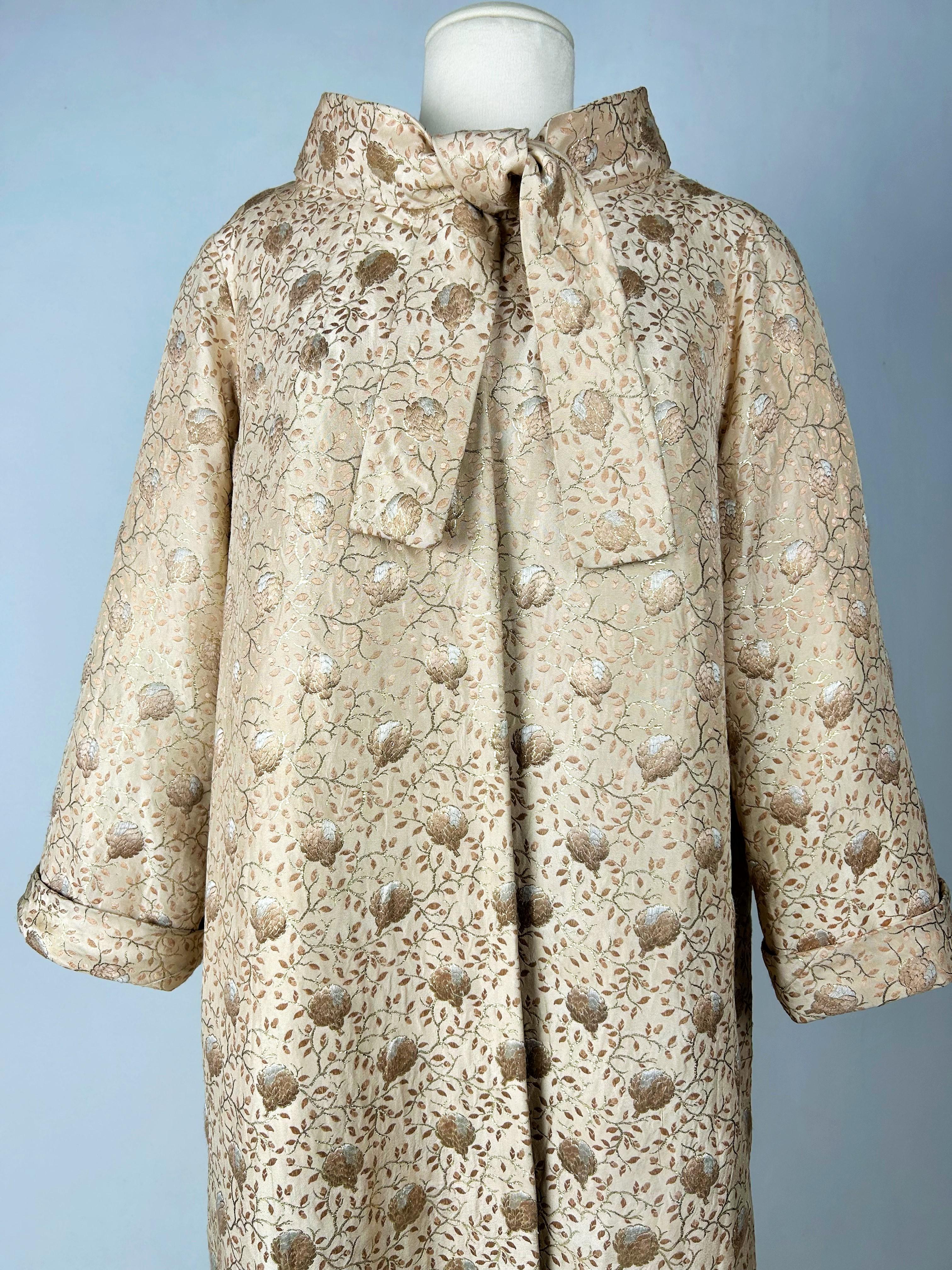Gold lamé Brocade Evening Coat by Jean Dessès Haute Couture Circa 1955-1960 For Sale 5
