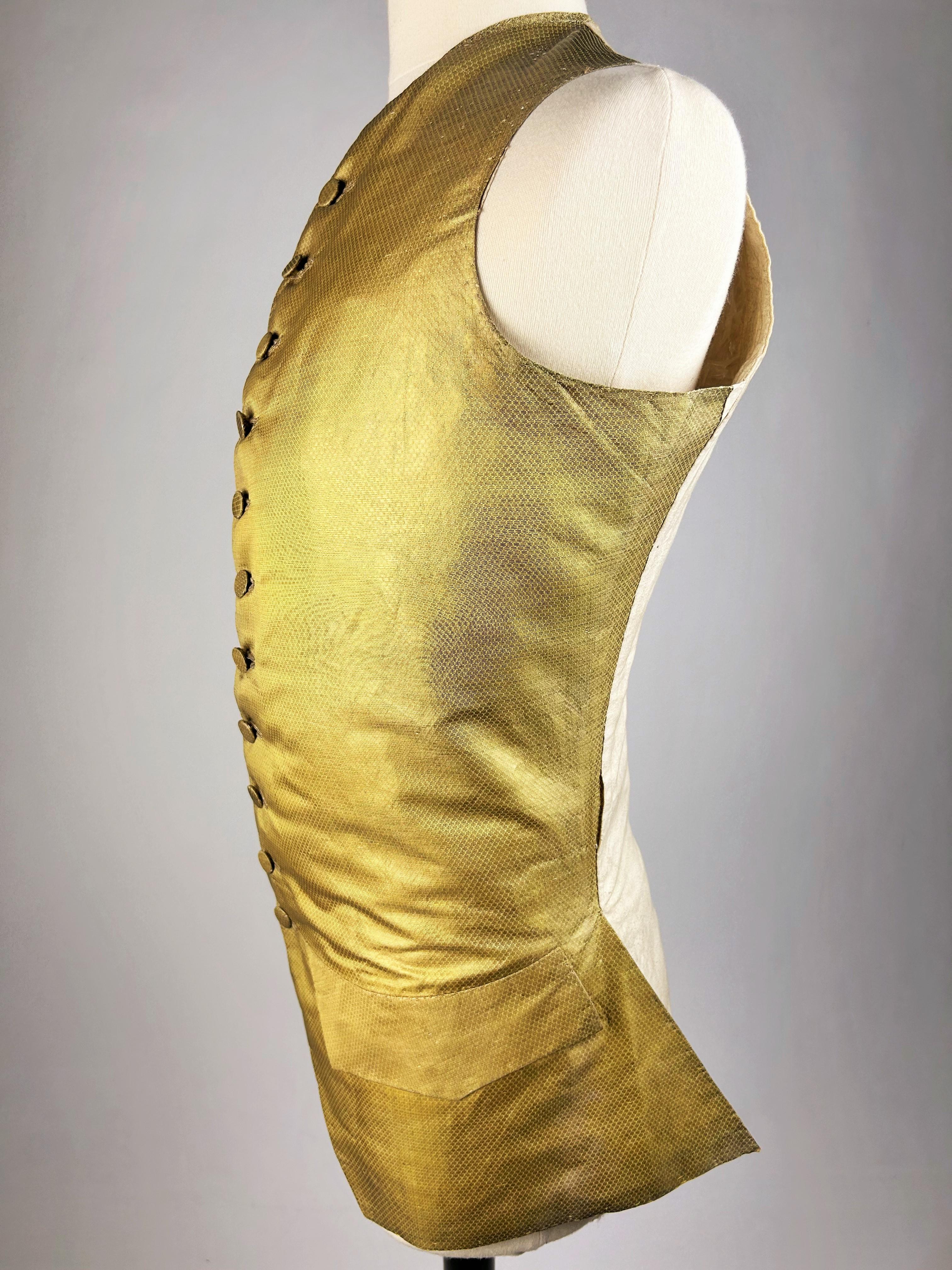 Gold lamé waistcoat - France Louis XV period Circa 1770 For Sale 6