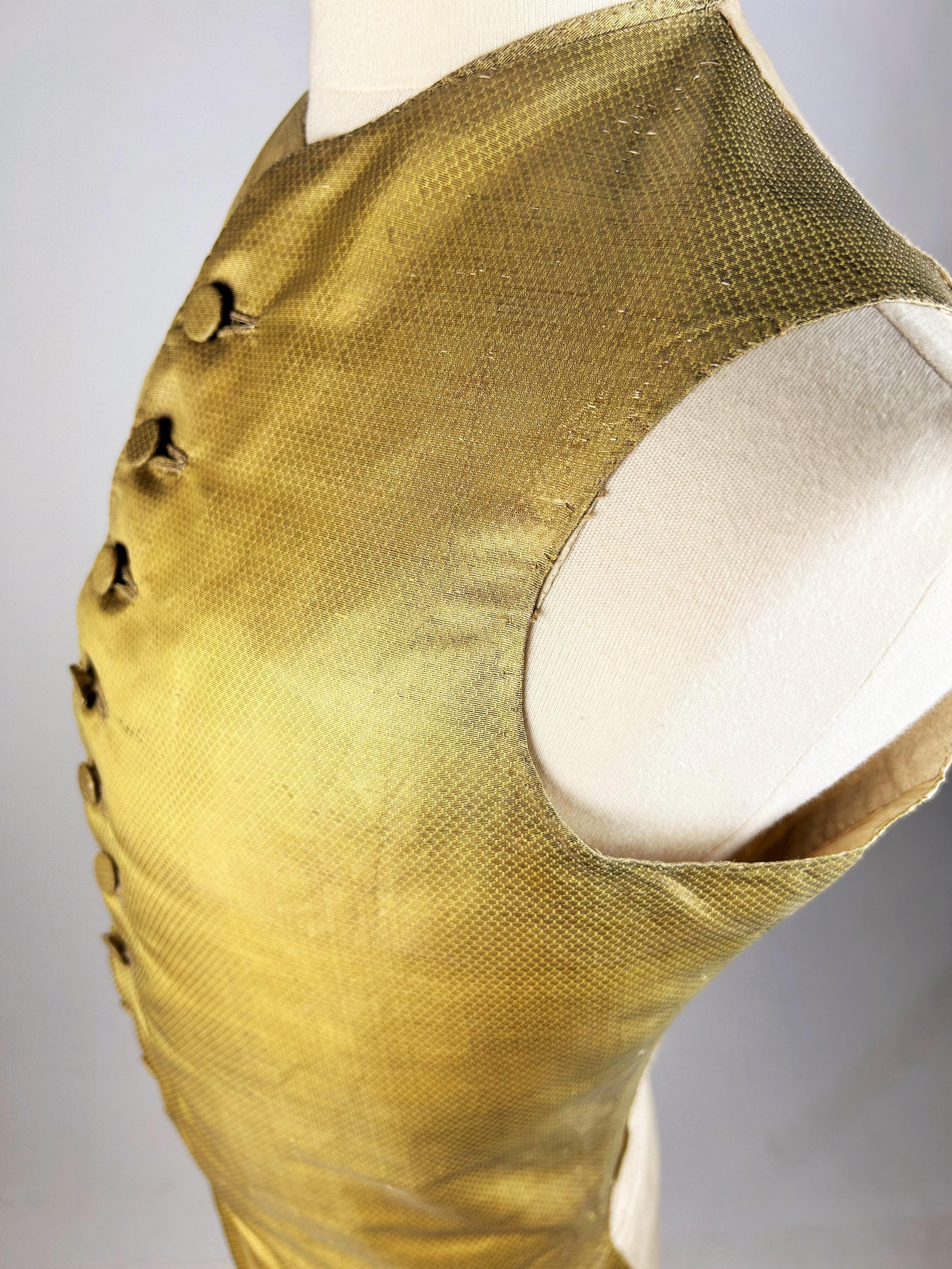 Gold lamé waistcoat - France Louis XV period Circa 1770 For Sale 7