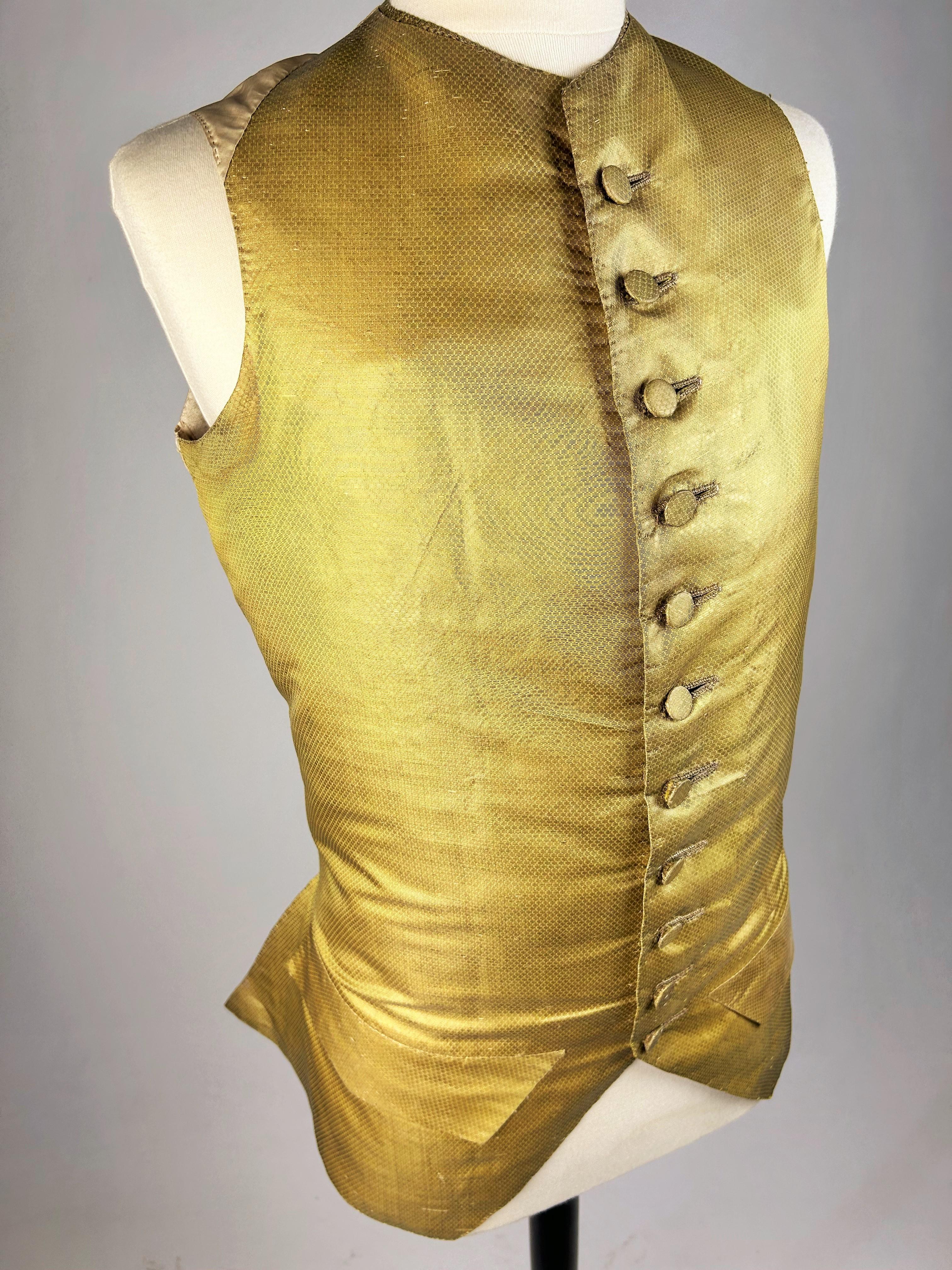 Gold lamé waistcoat - France Louis XV period Circa 1770 For Sale 8