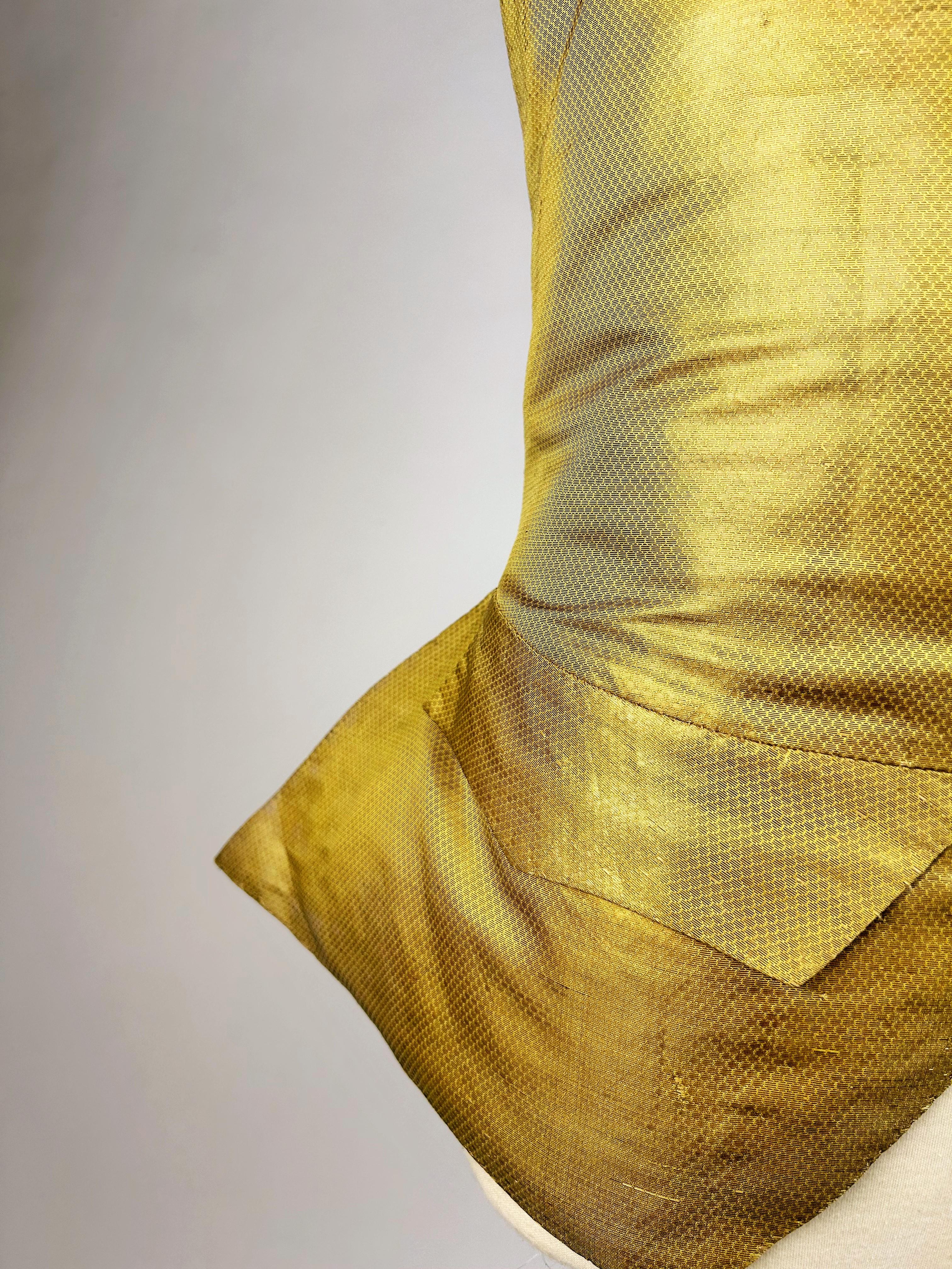Gold lamé waistcoat - France Louis XV period Circa 1770 For Sale 1