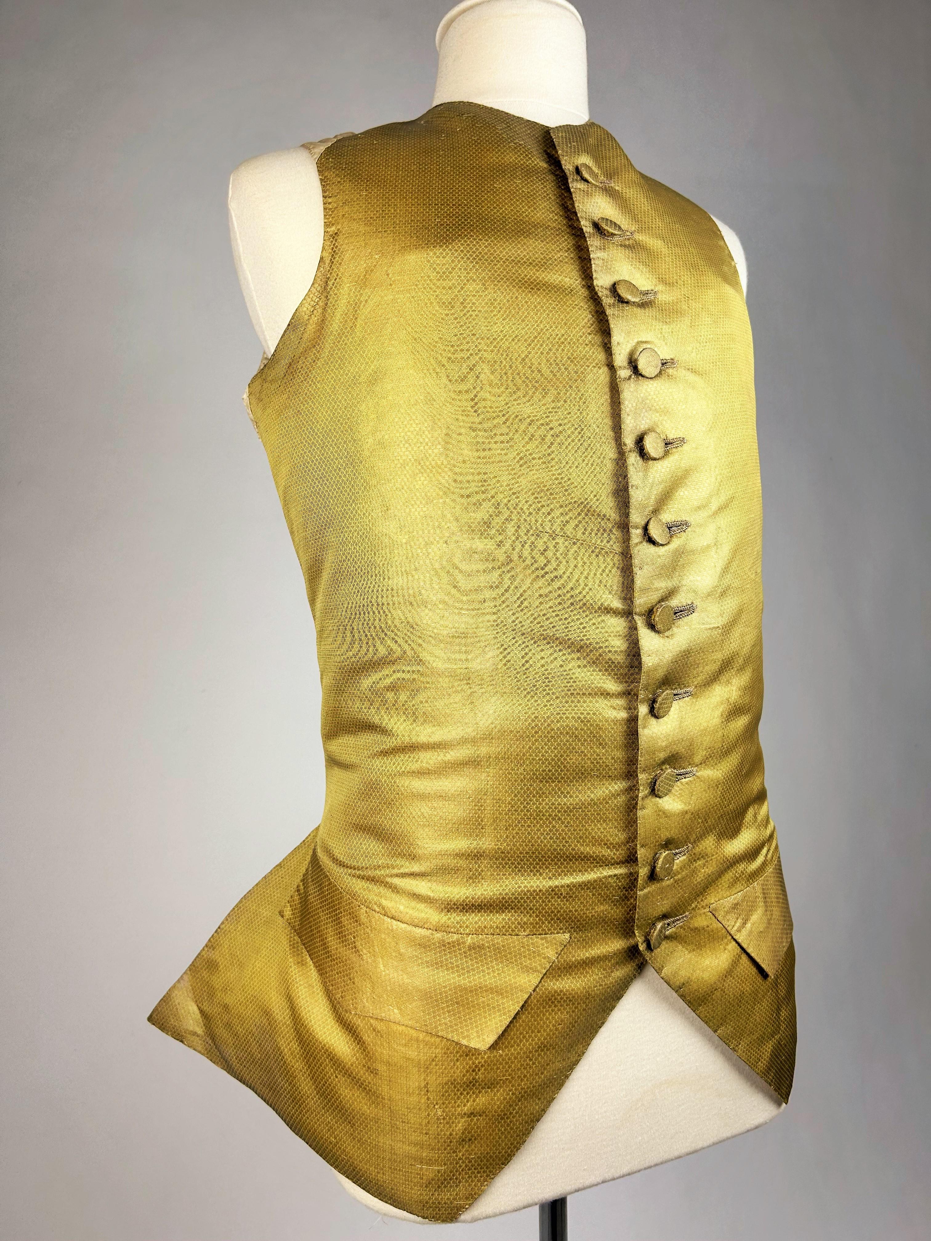 Gold lamé waistcoat - France Louis XV period Circa 1770 For Sale 3