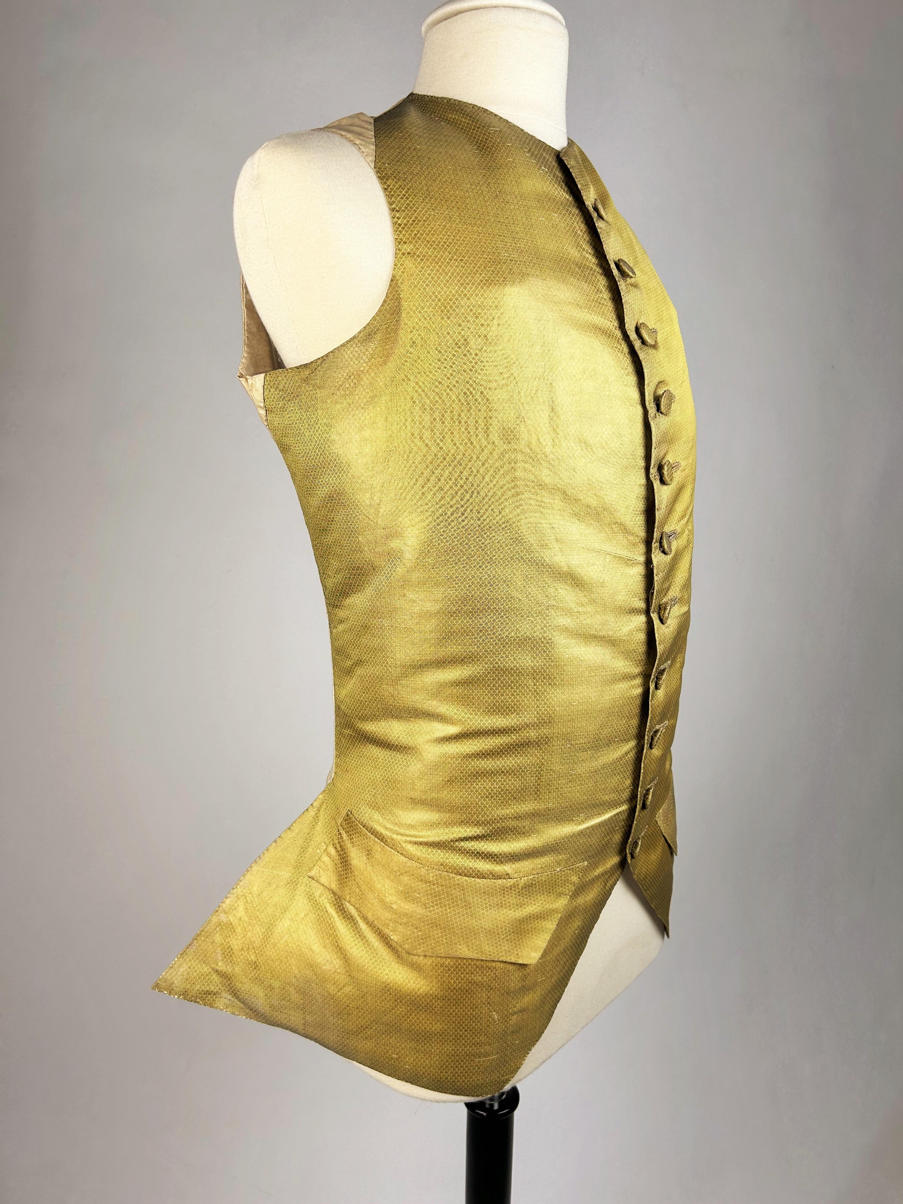 Gold lamé waistcoat - France Louis XV period Circa 1770 For Sale 4