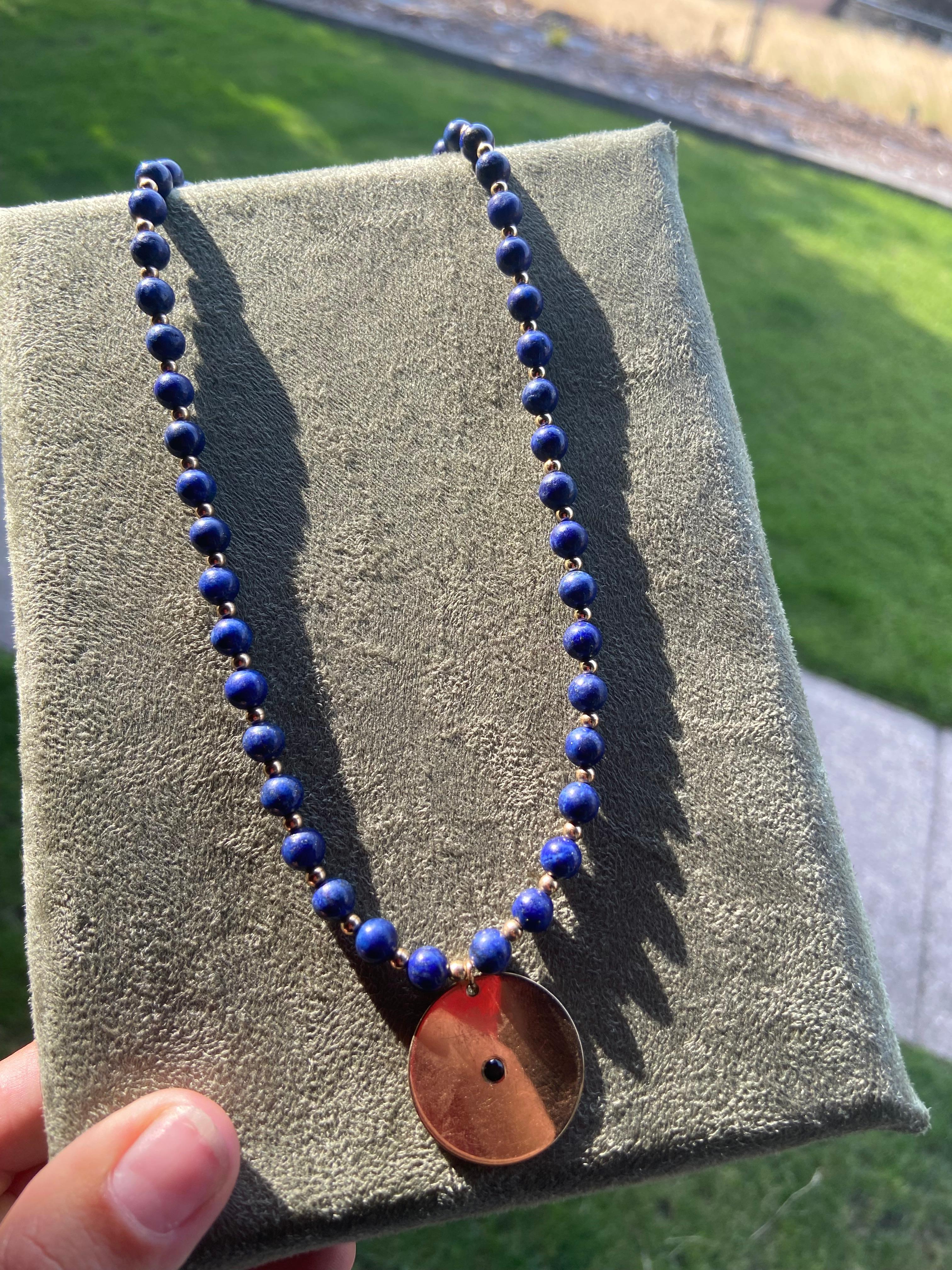 Donna Collana con disco di lapis d'oro in vendita
