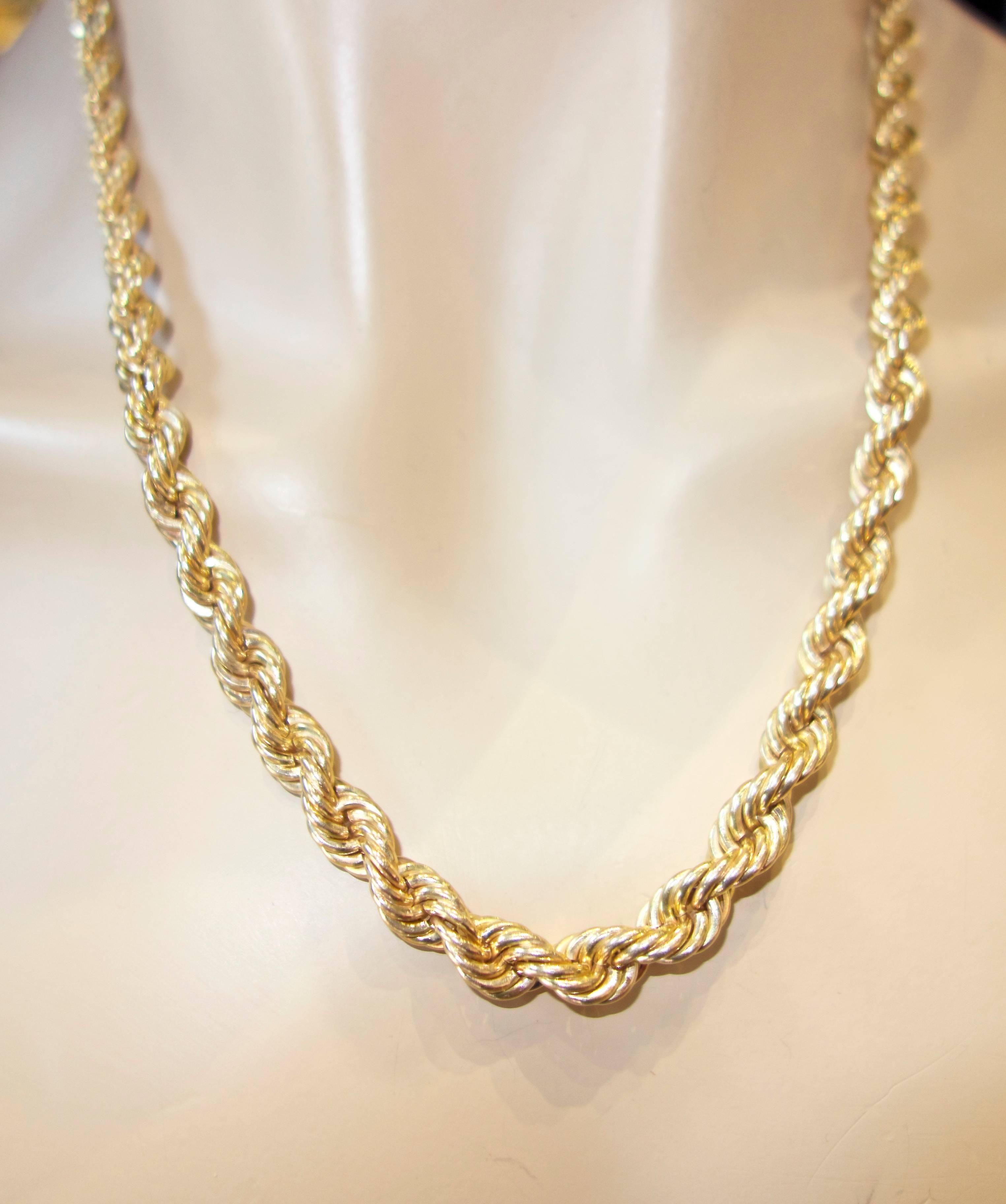 Contemporary Gold Large Bold Twisted Motif Neck Chain