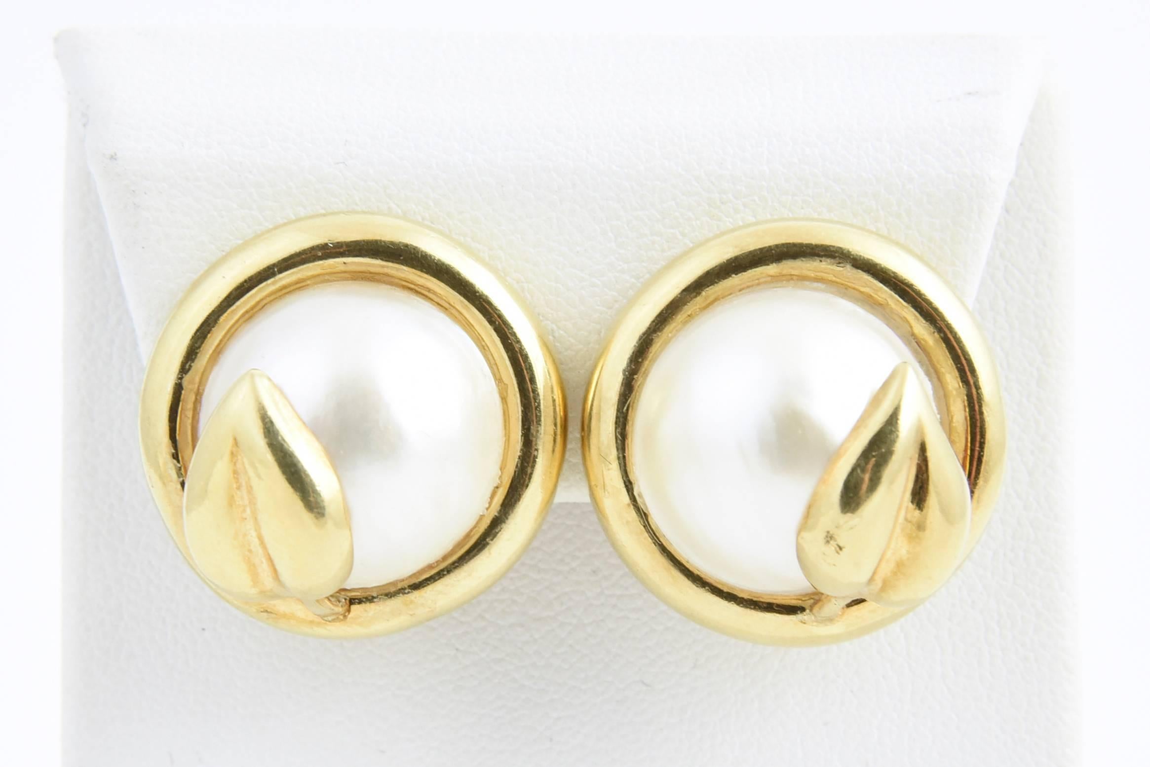 Gold Leaf and Mabe Blister Pearl Button Earrings In Good Condition In Miami Beach, FL
