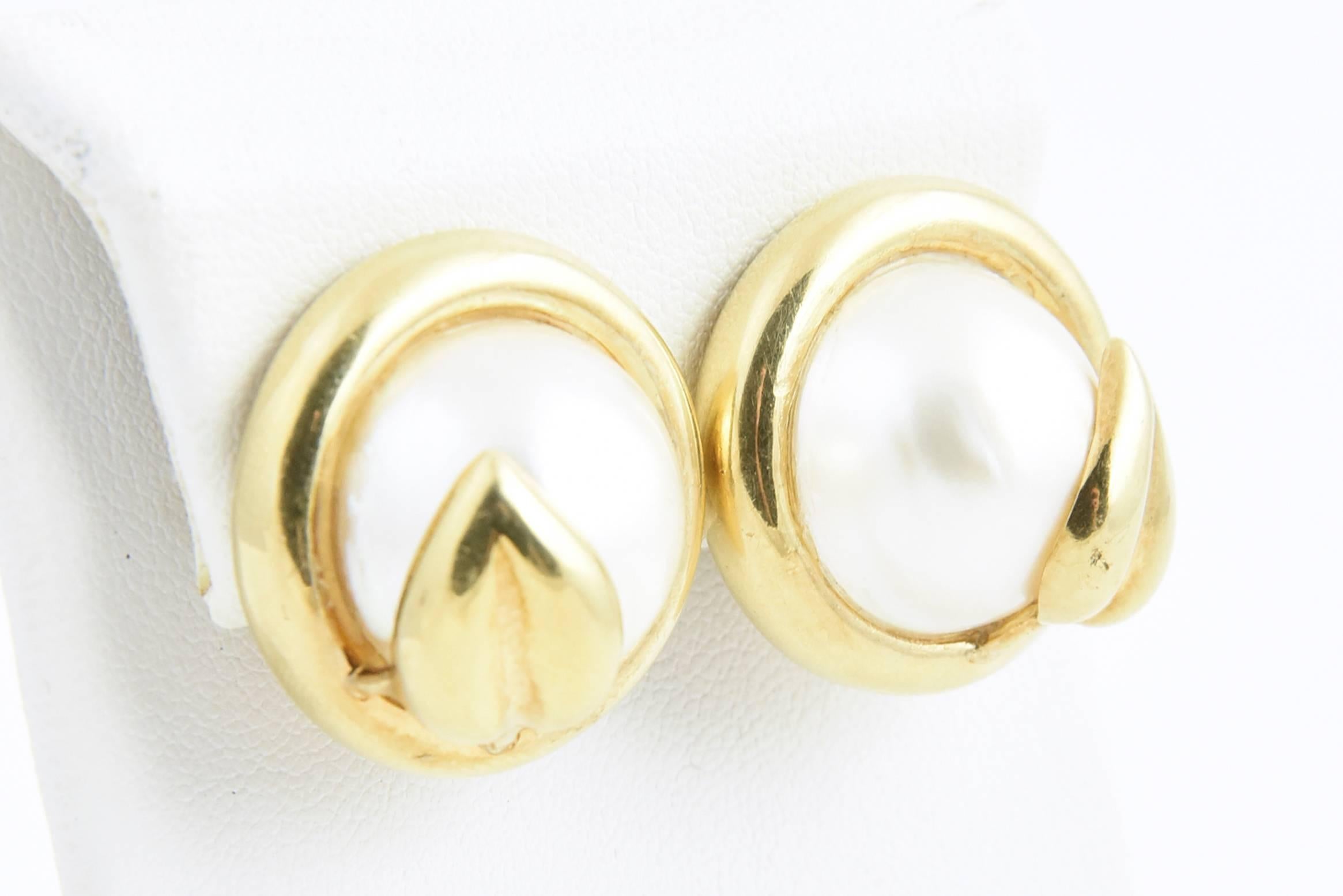 Women's Gold Leaf and Mabe Blister Pearl Button Earrings