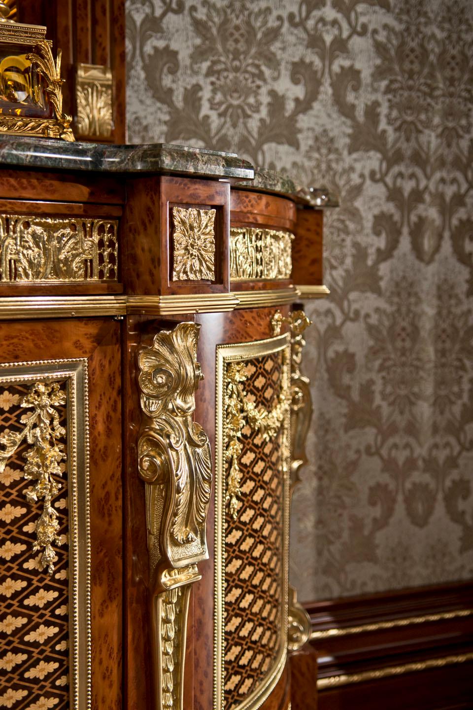 Sideboard mit Blattgold und Radica-Intarsien von Modenese Interiors im Angebot 3